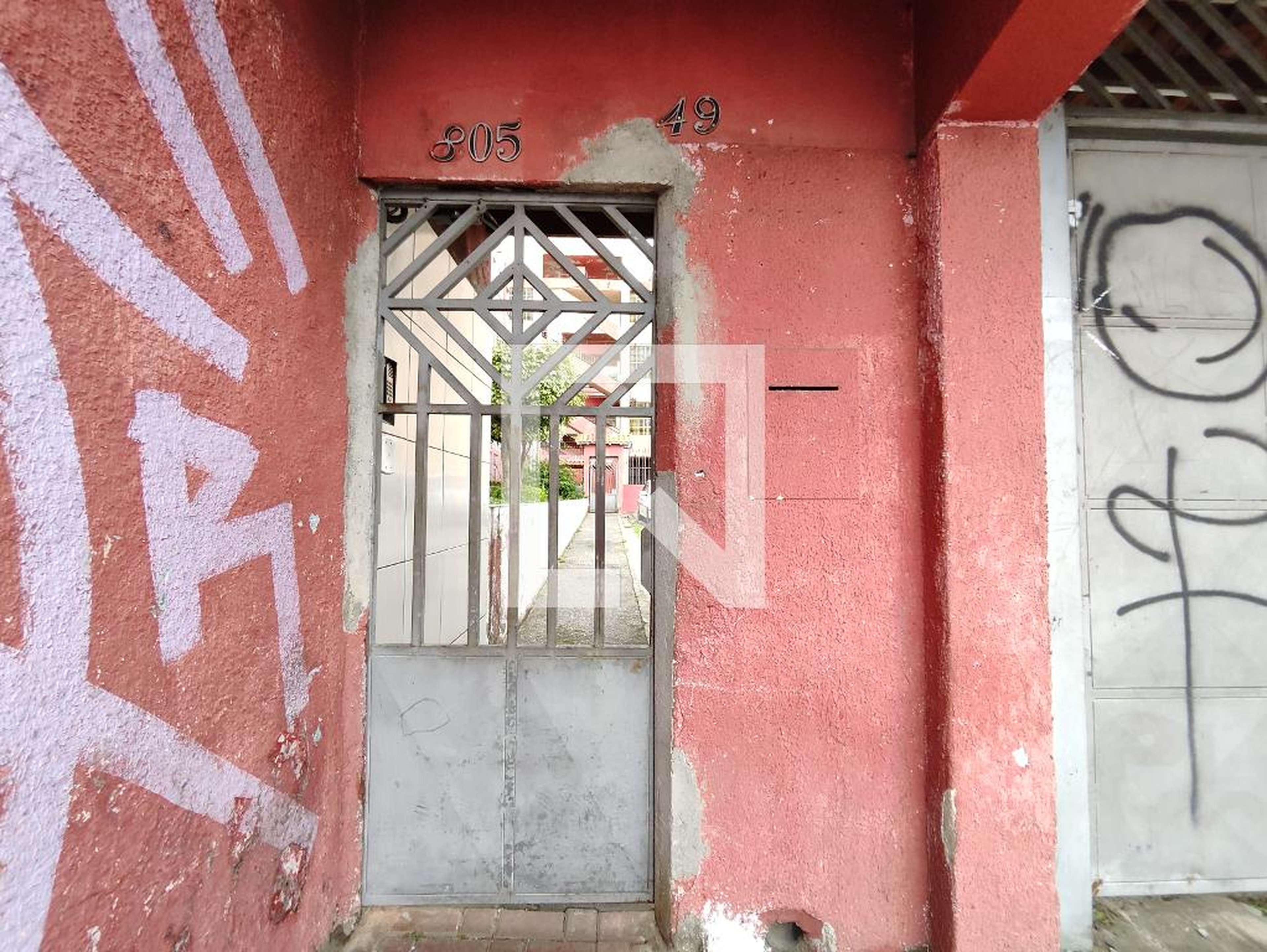 Fachada do condomínio Condomínio em Avenida Governador Jânio Quadros, 805