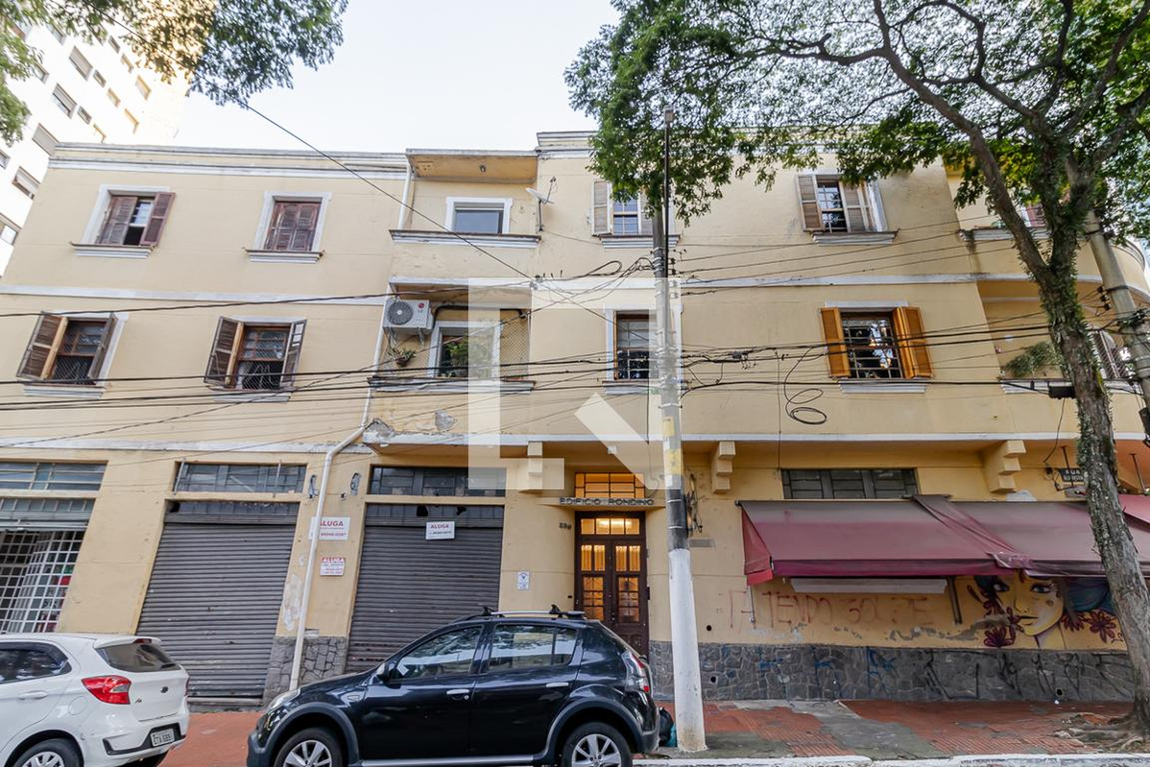 Fachada Condomínio CCRL Serviços Técnicos e Comércio de Material Em Geral Ltda Me