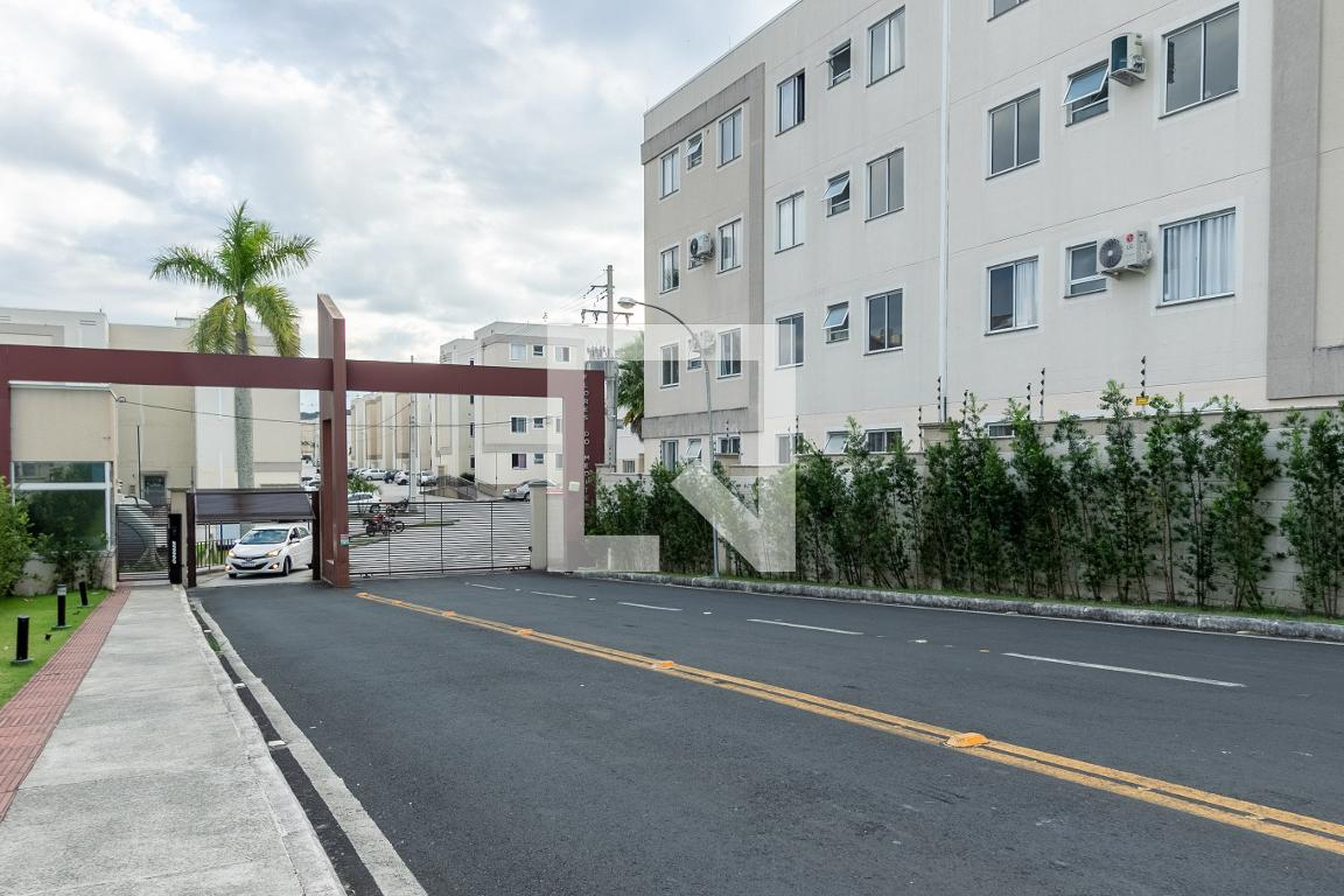 Fachada Condomínio em Rua Hipólito Henrique Pfleger, 4261