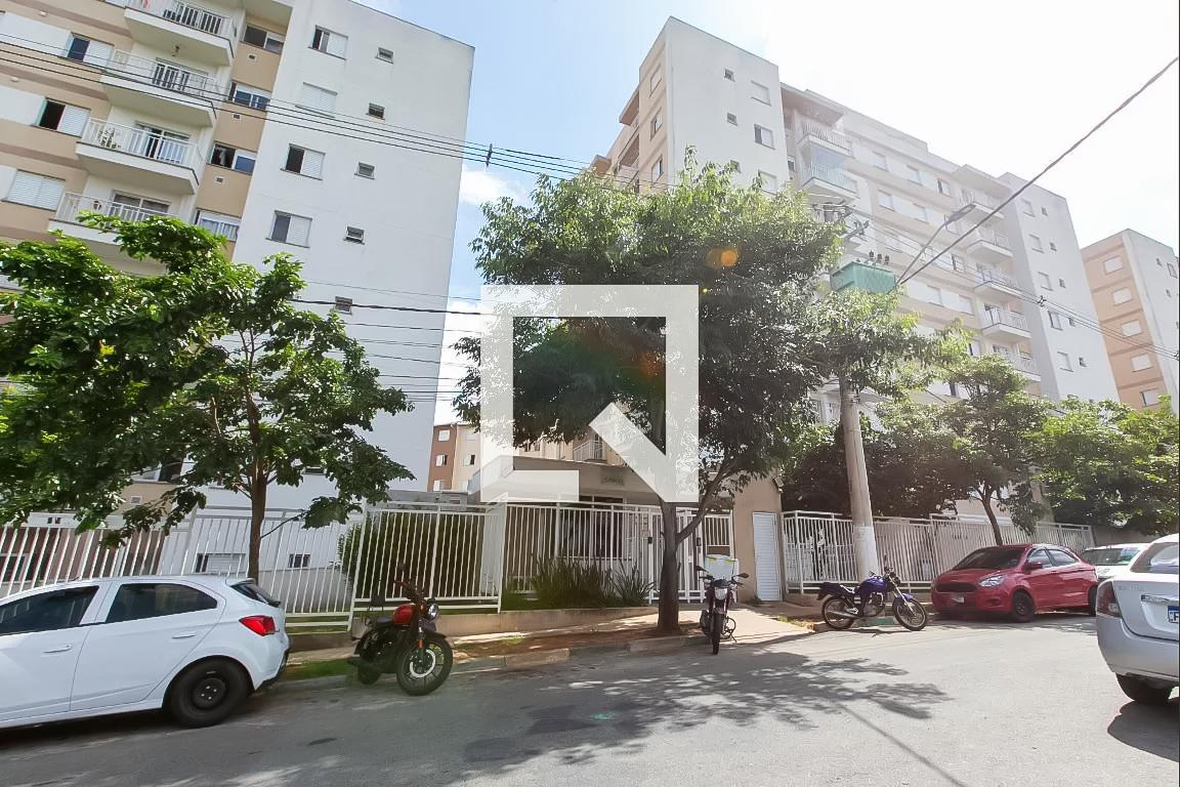 Fachada do Condomínio Condomínio Azáleia  Parque das Flores