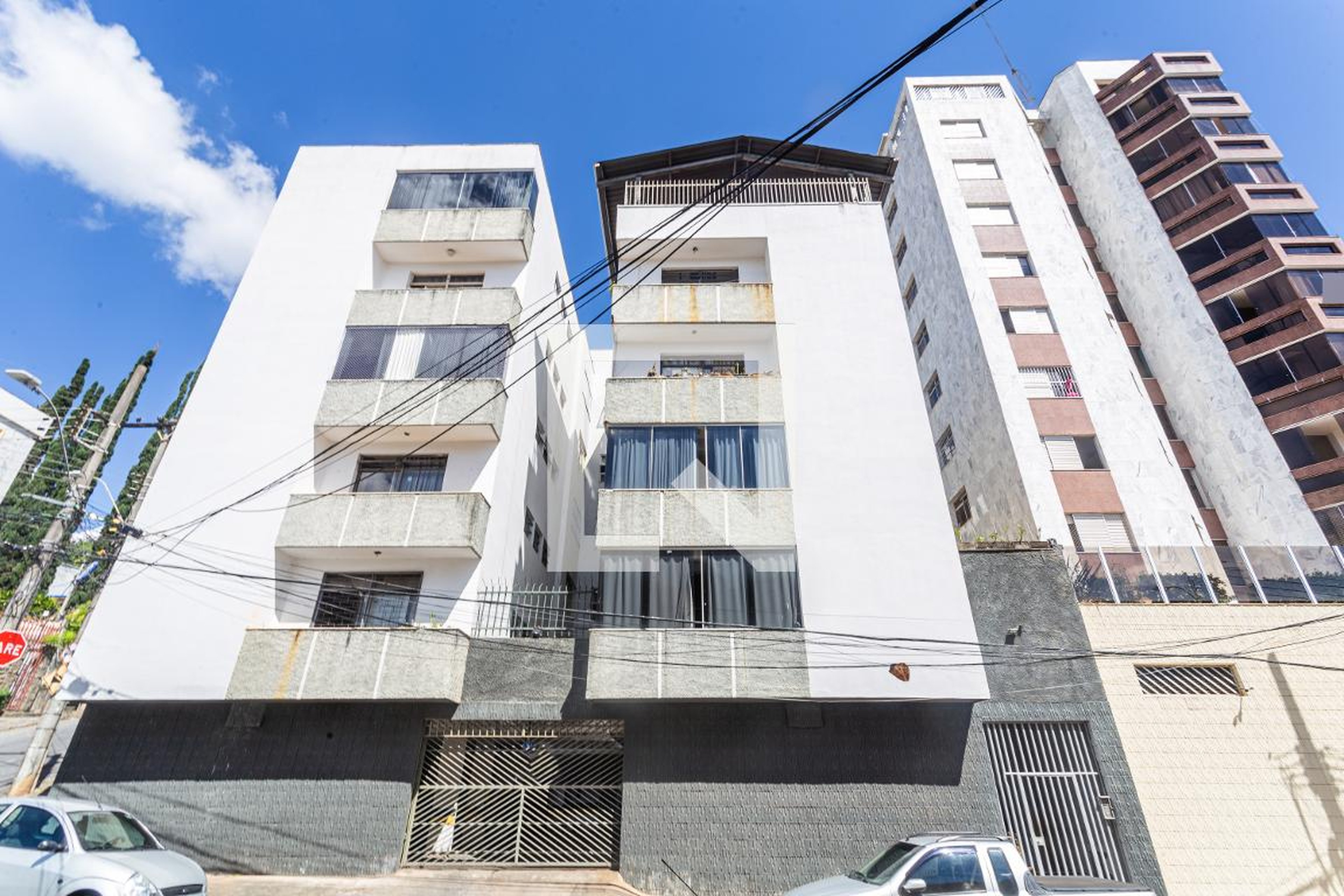 Fachada Condomínio em Rua Henrique Passini, 748