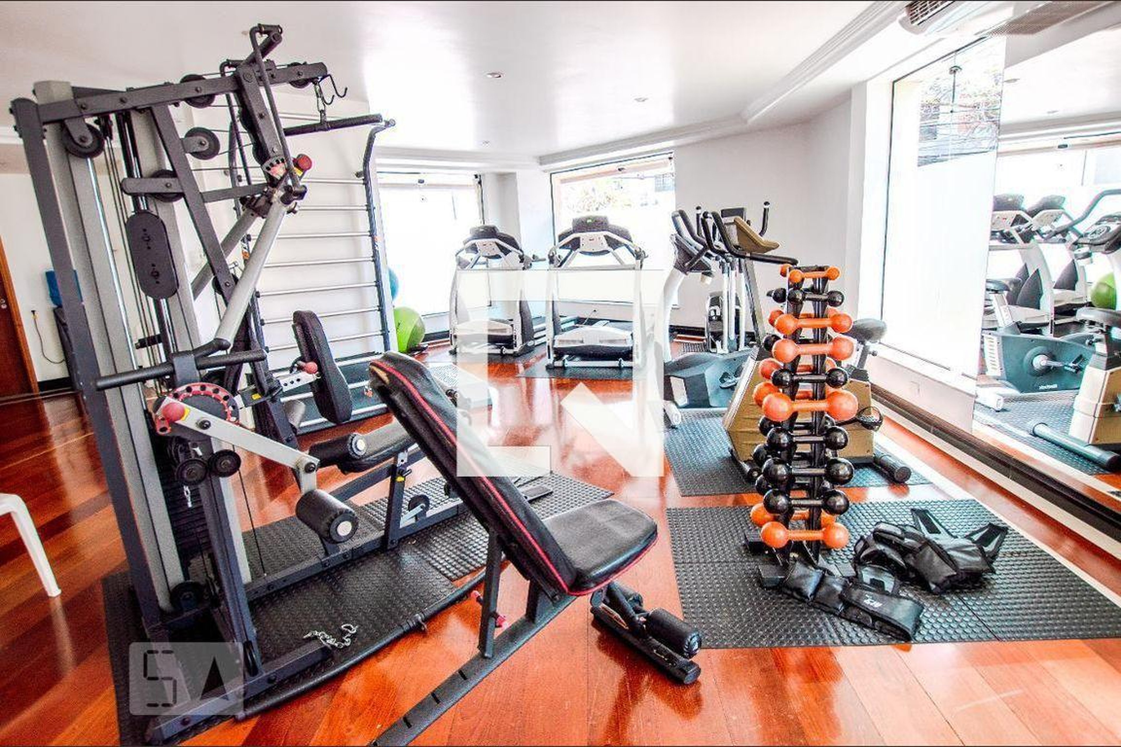 Academia - Edifício Louvre e Versailles