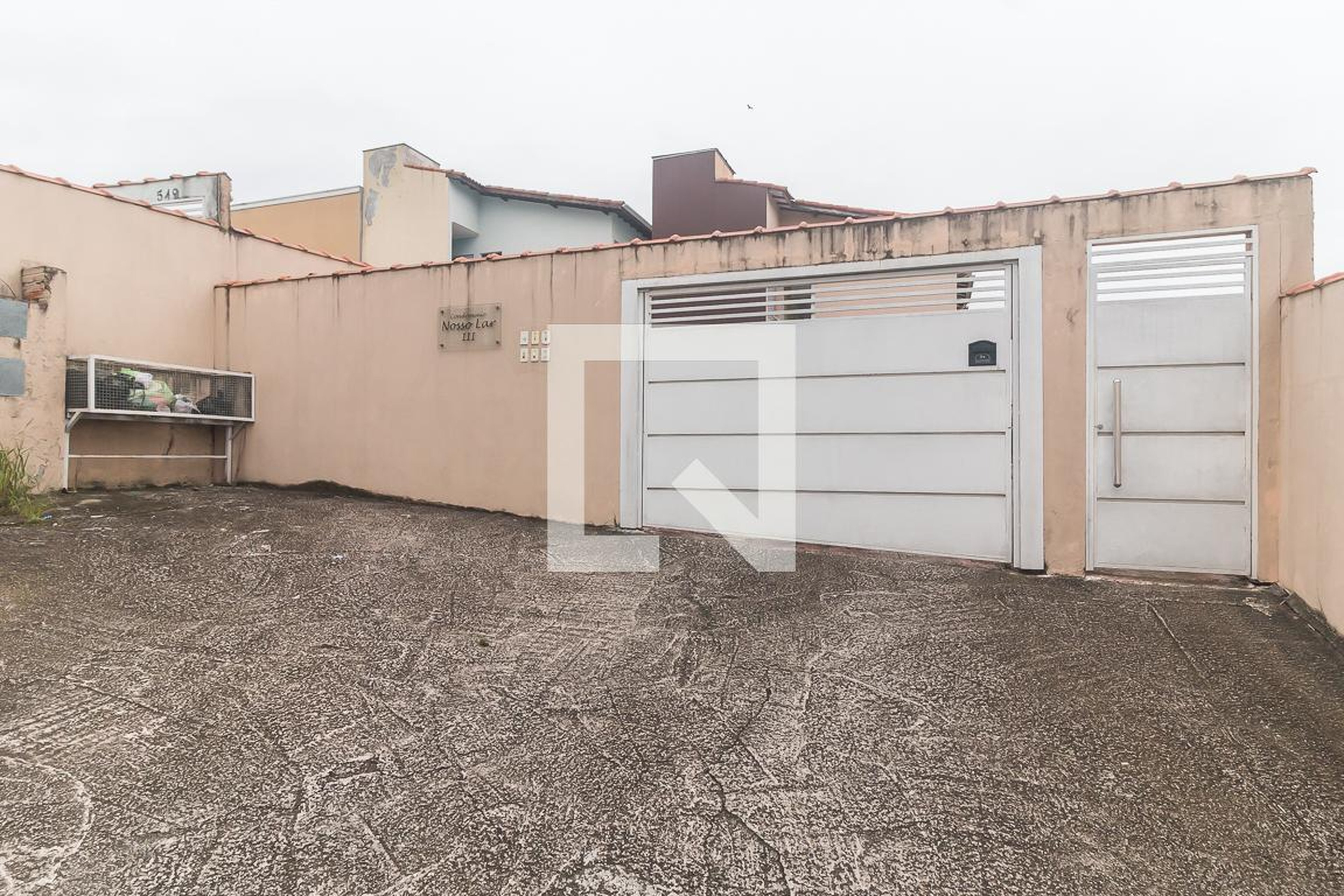 Fachada Condomínio em Rua Adelino de Mello, 559