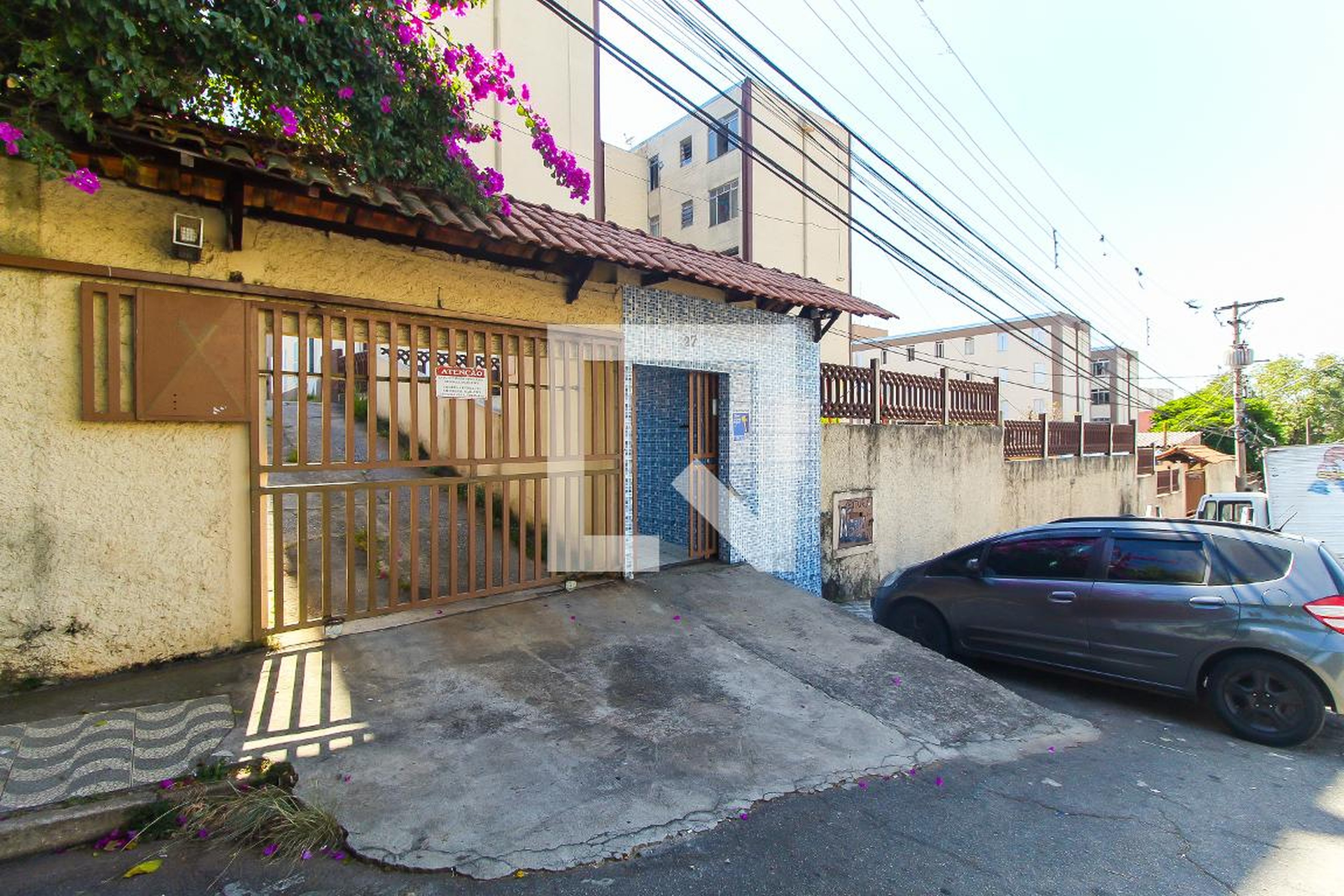 Fachada Condomínio em Rua Félix Capella, 27