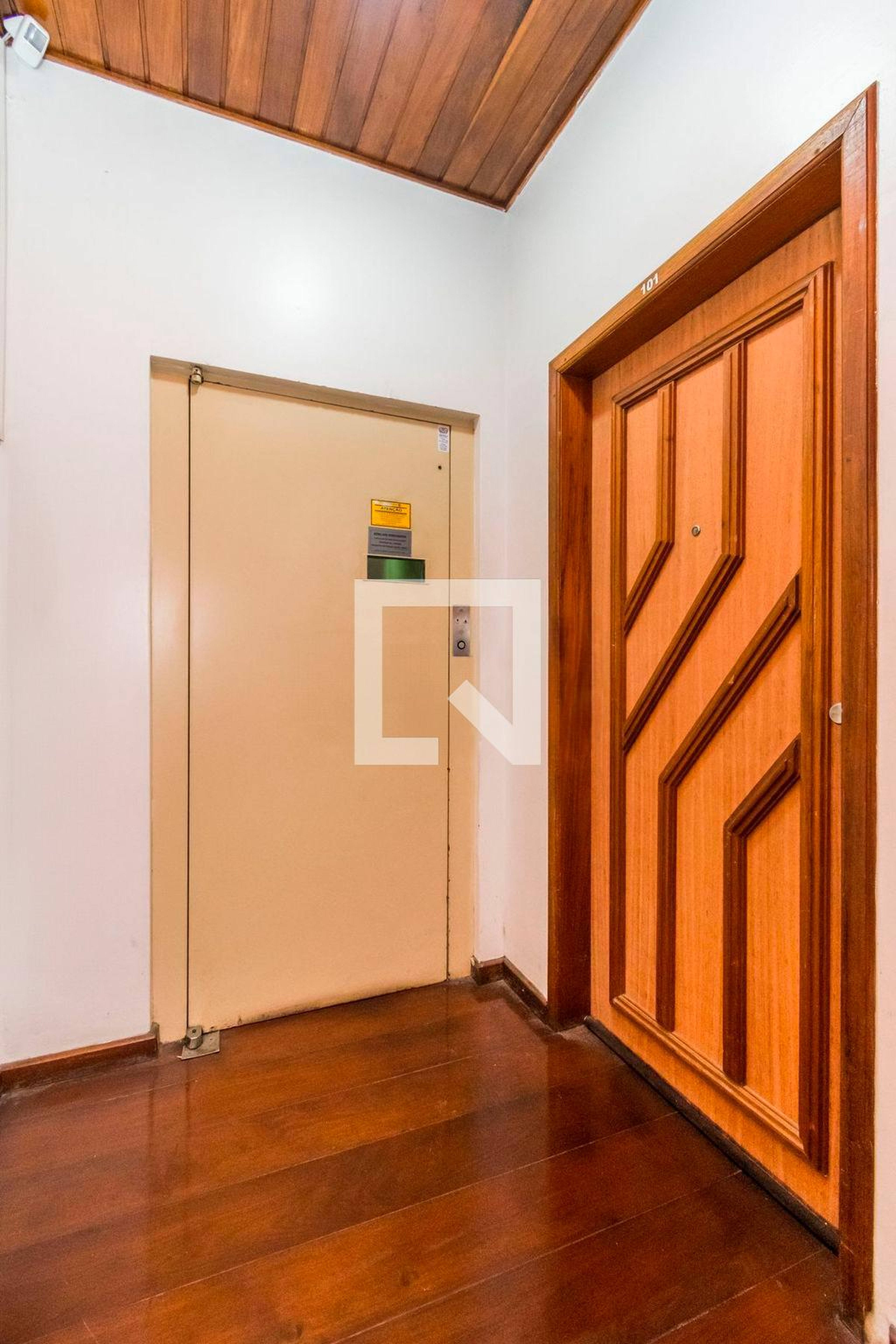 Elevador - Edifício Sennador Annibal di Primio Beck