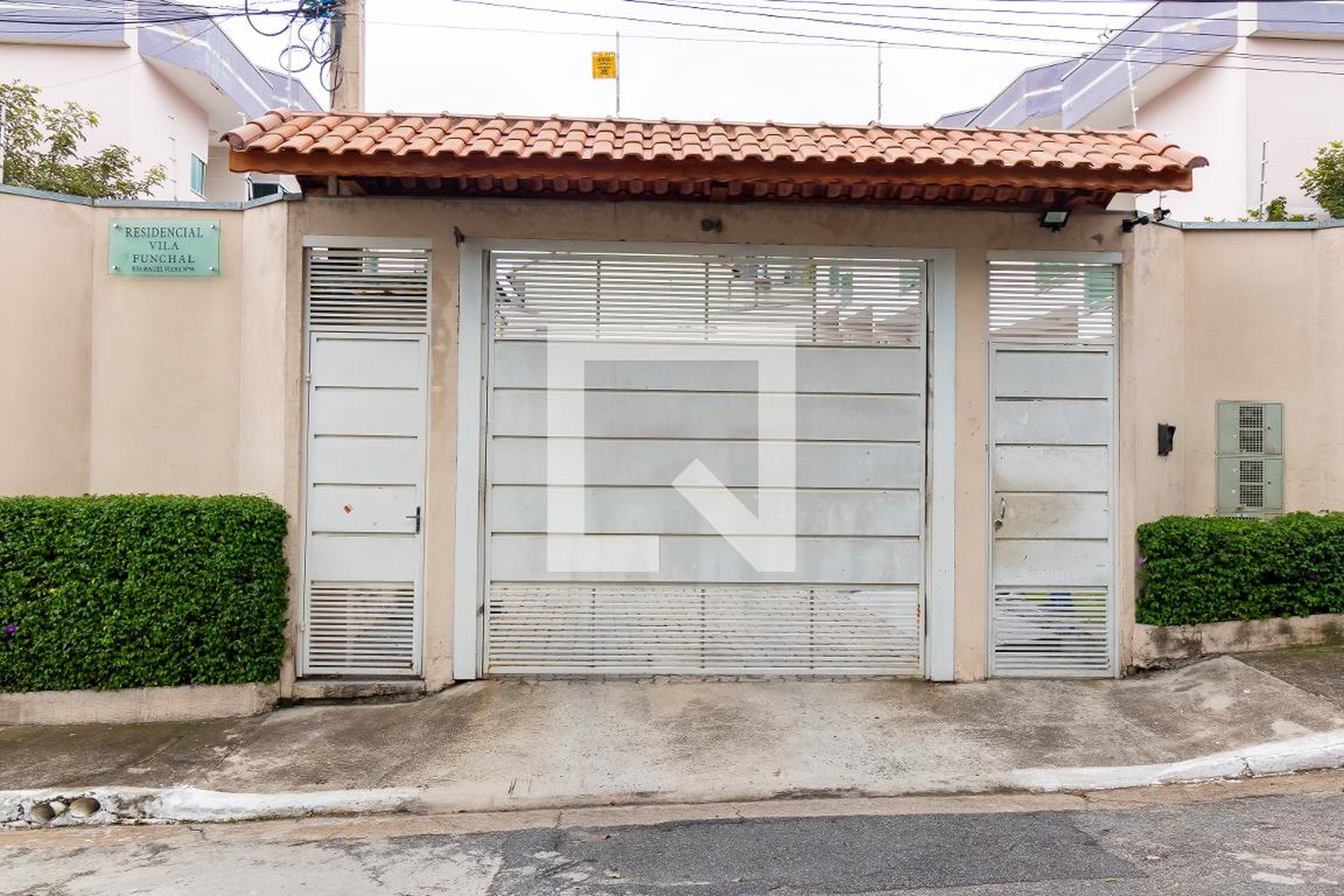 Fachada Condomínio em Rua Maciel Viana, 94