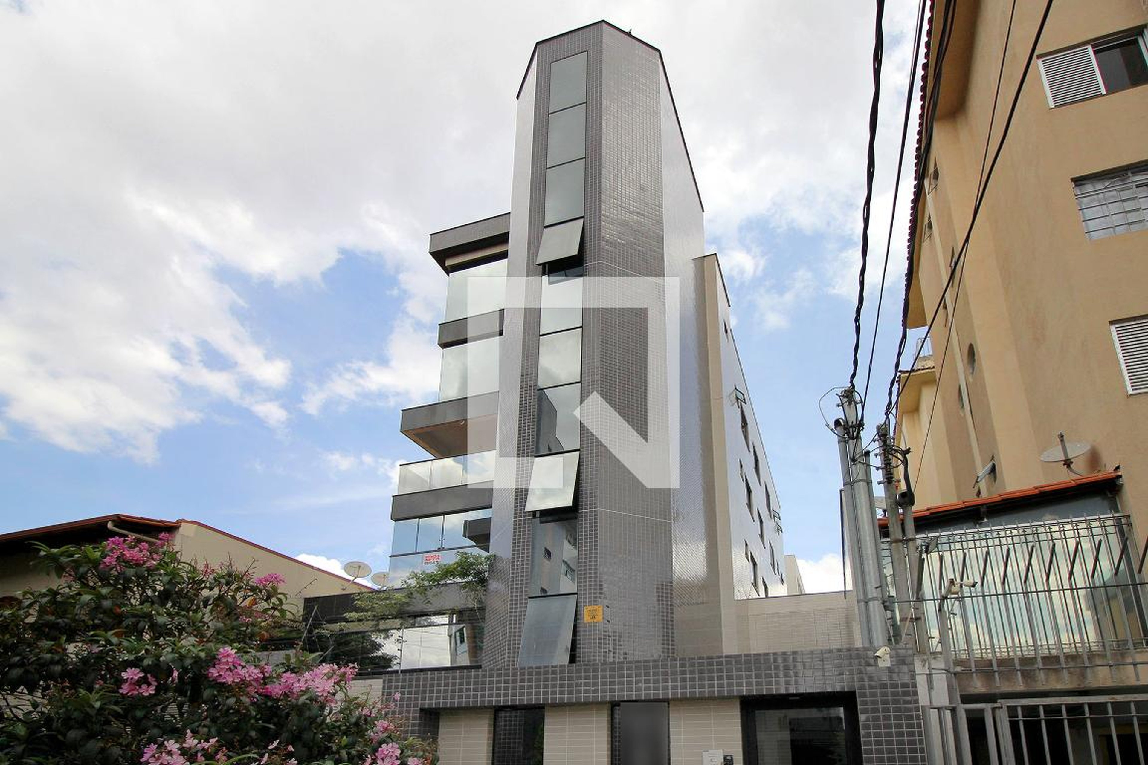 Fachada do Prédio Condomínio em Rua Milton Viêira Pinto, 98