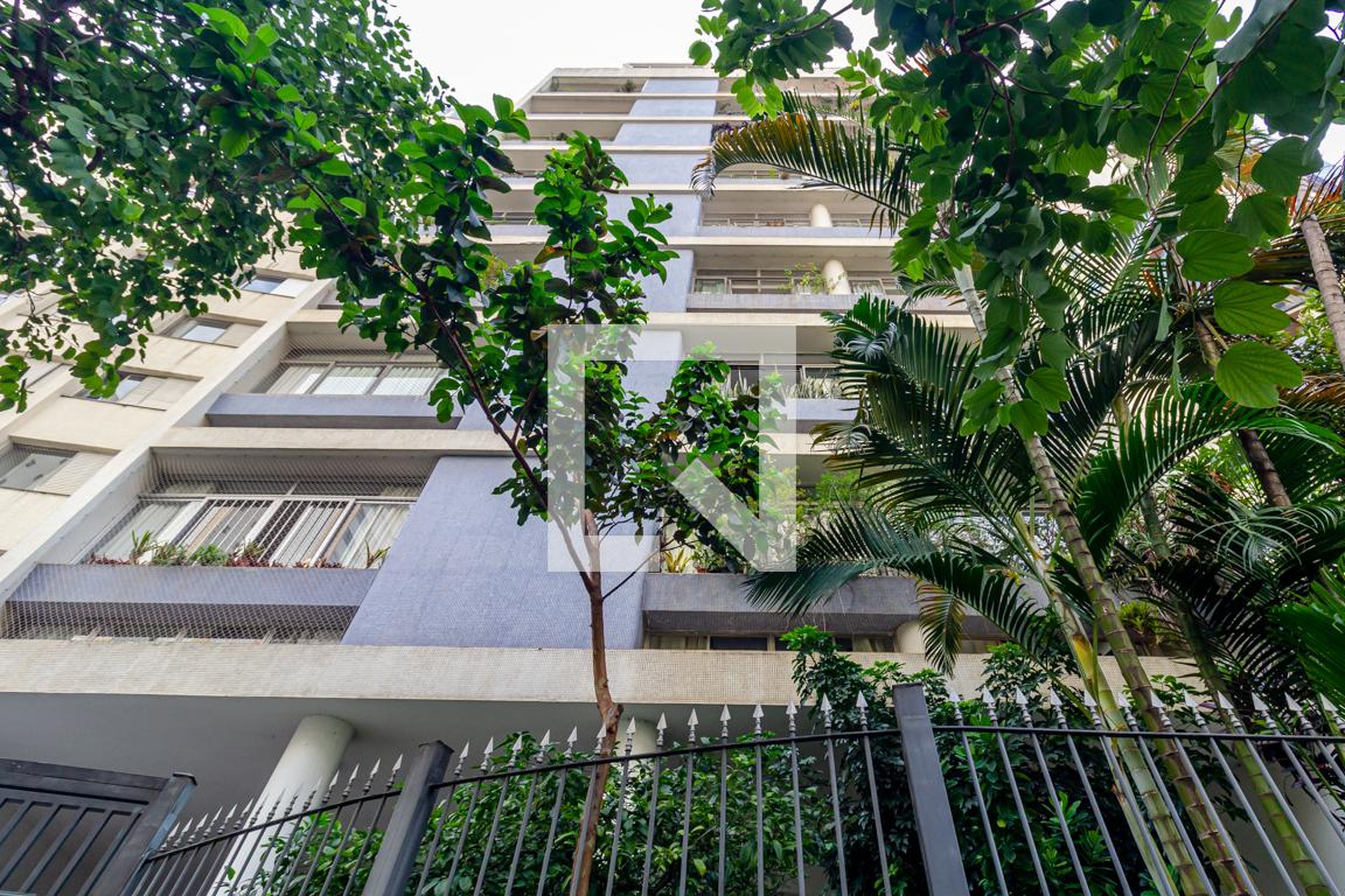 Fachada Condomínio em Rua Rosa e Silva, 241