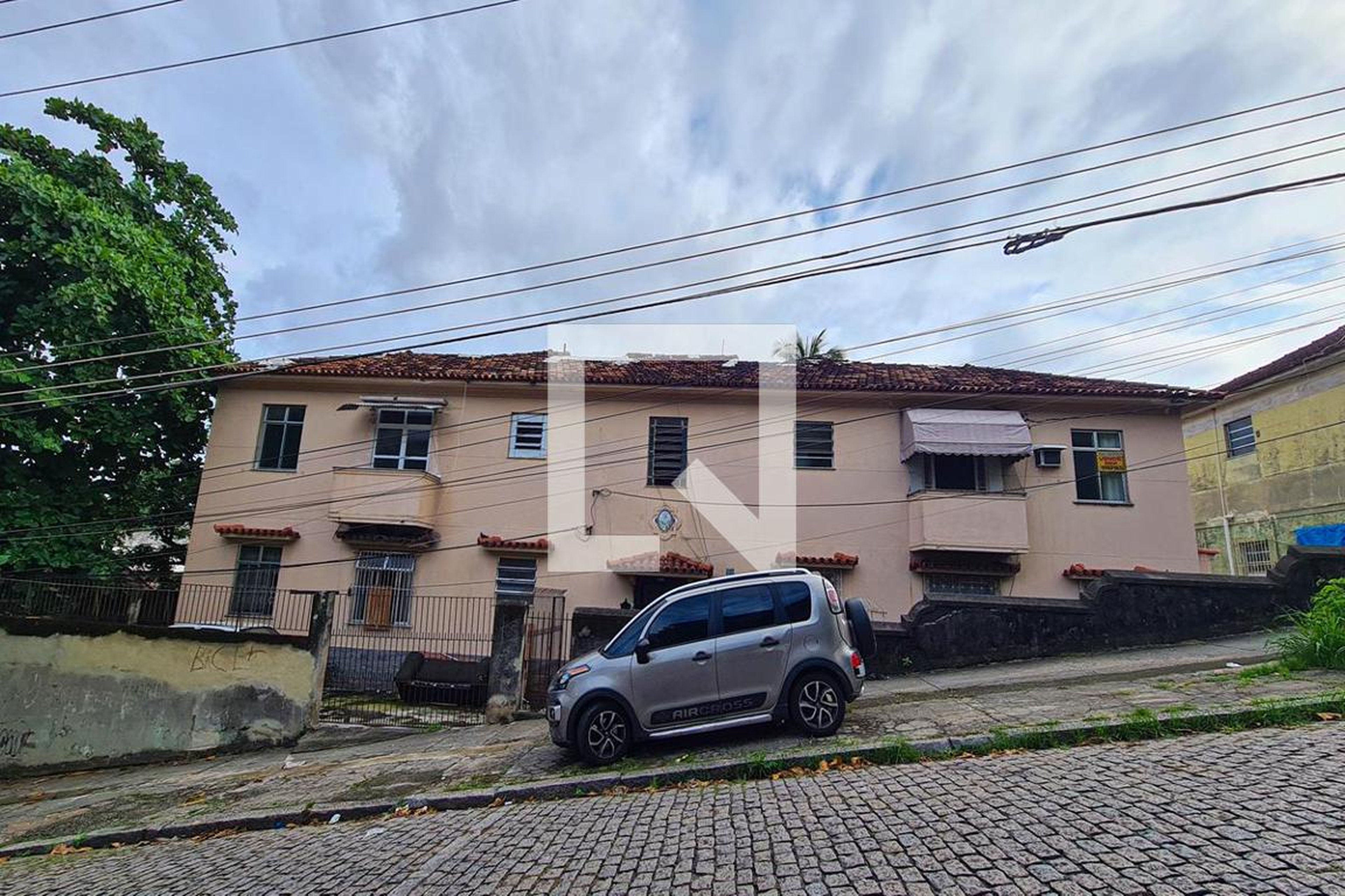 Fachada do Condomínio Condomínio em Rua Pernambuco, 1074