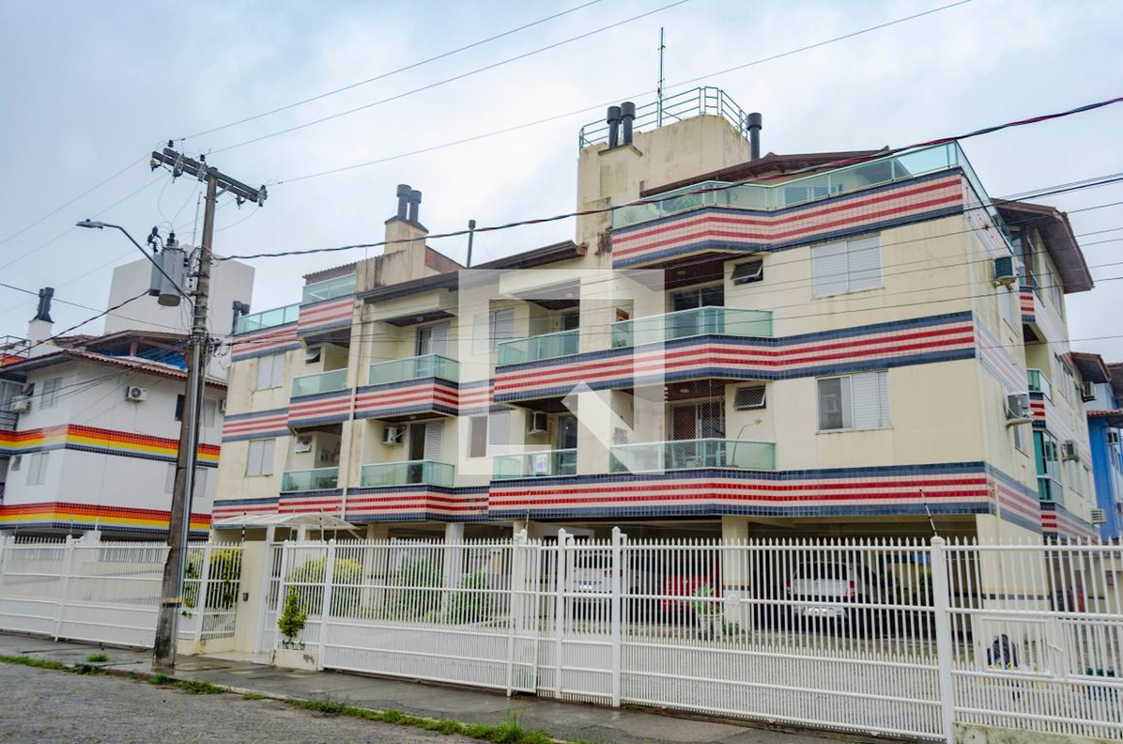 Fachada Condomínio em Rua Elke Hering, 153