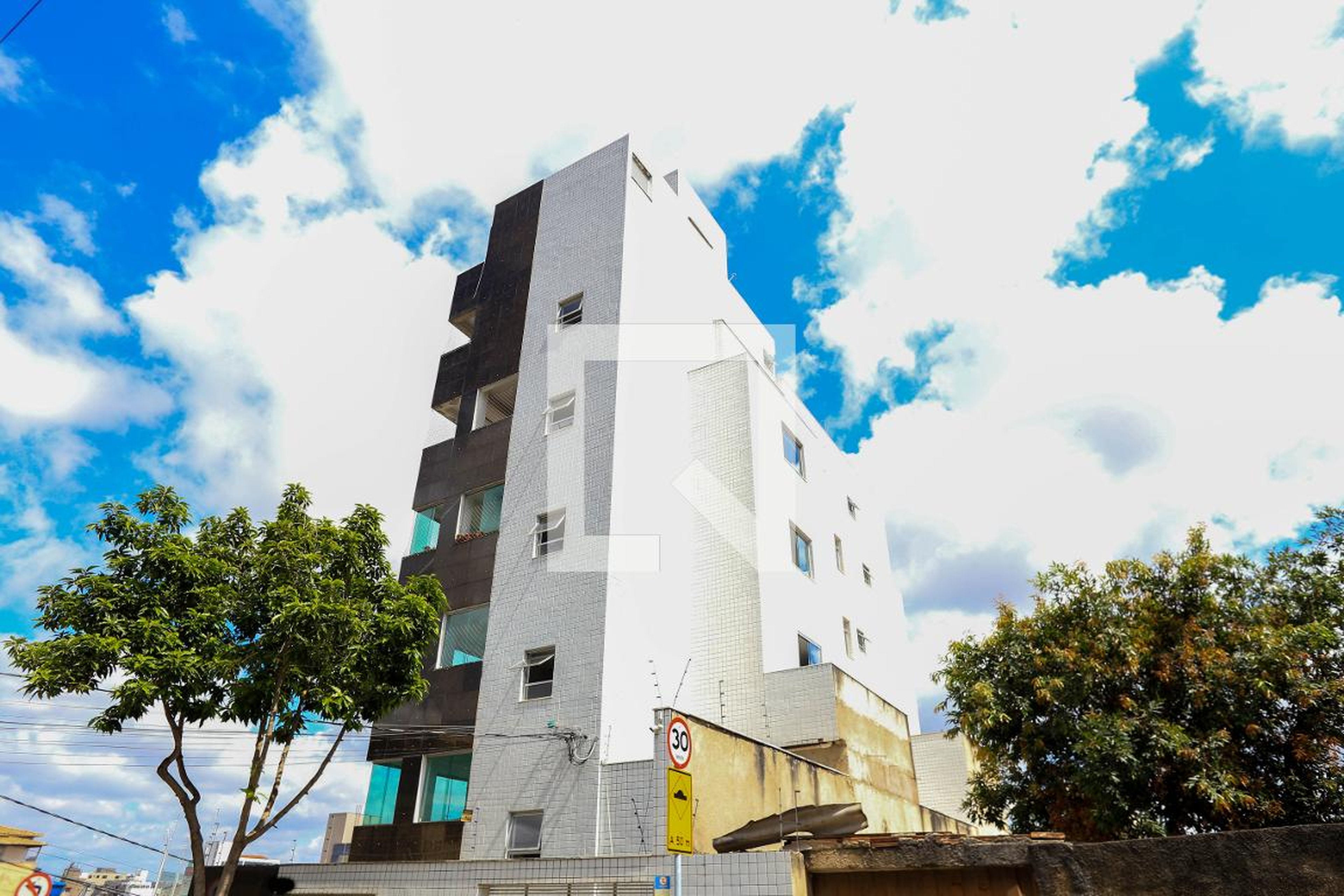 Fachada Condomínio em Rua Manoel Miranda, 105