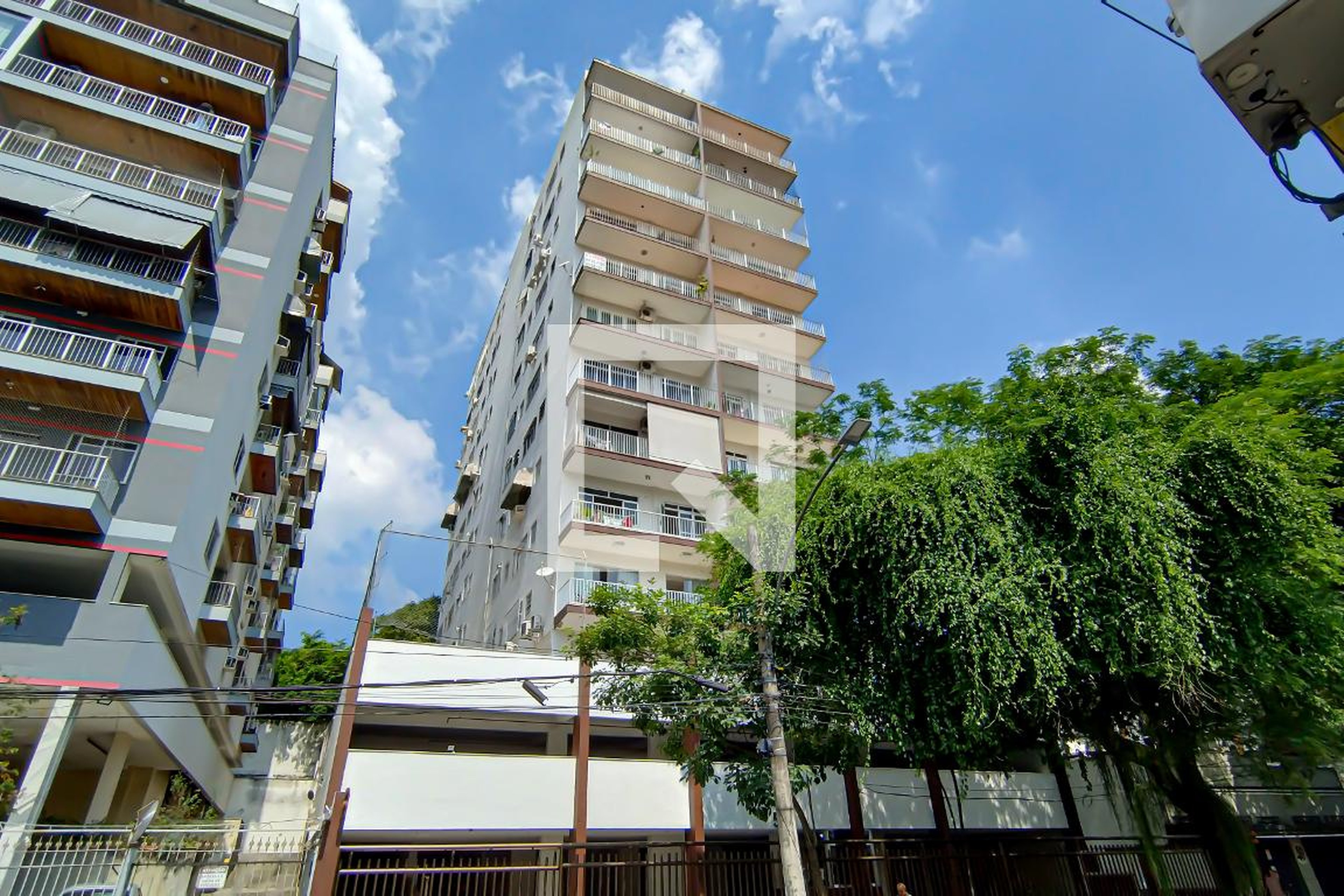 Fachada Condomínio em Estrada do Pau-Ferro, 50