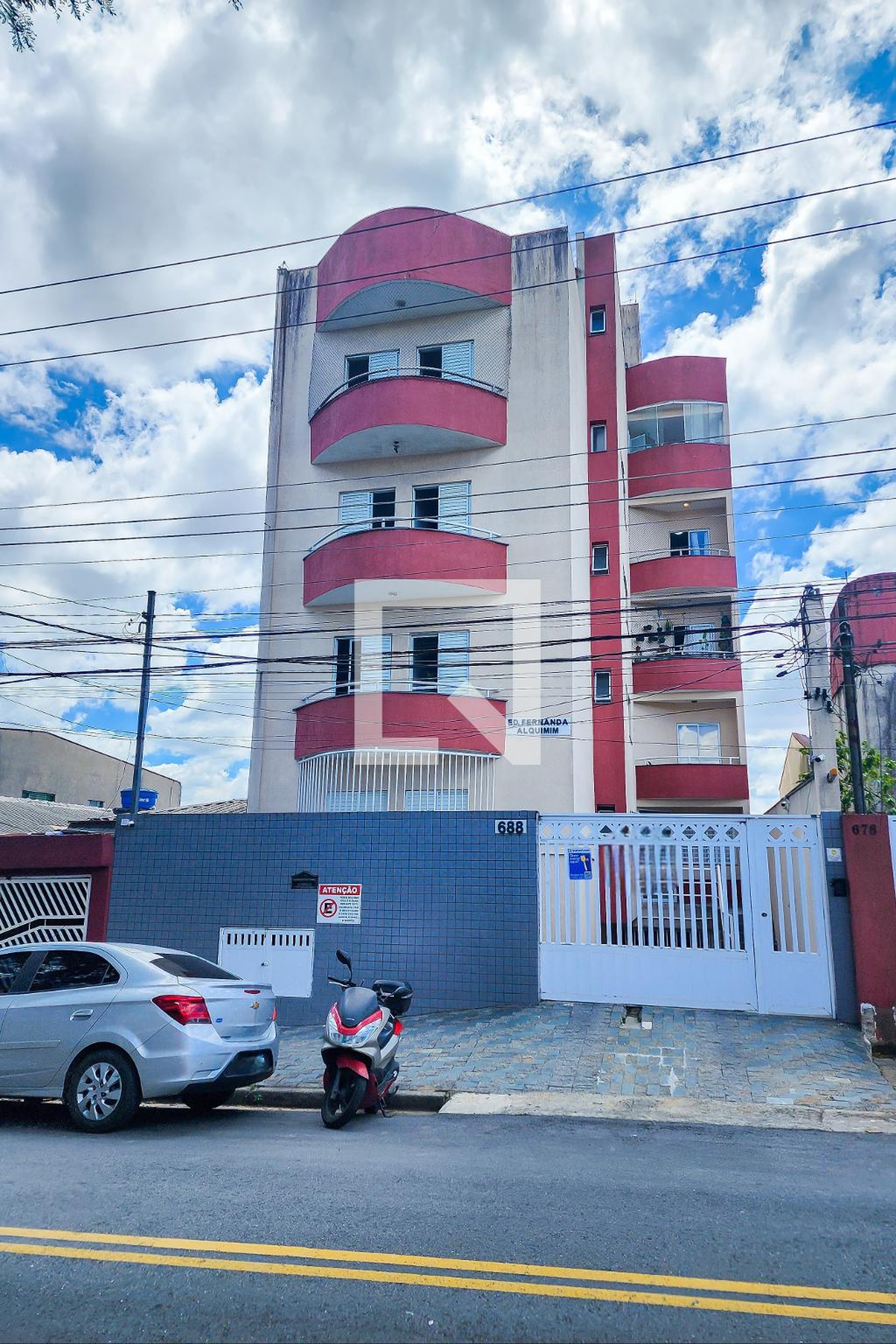 Fachada do Condomínio Edifício Fernanda Alquimim