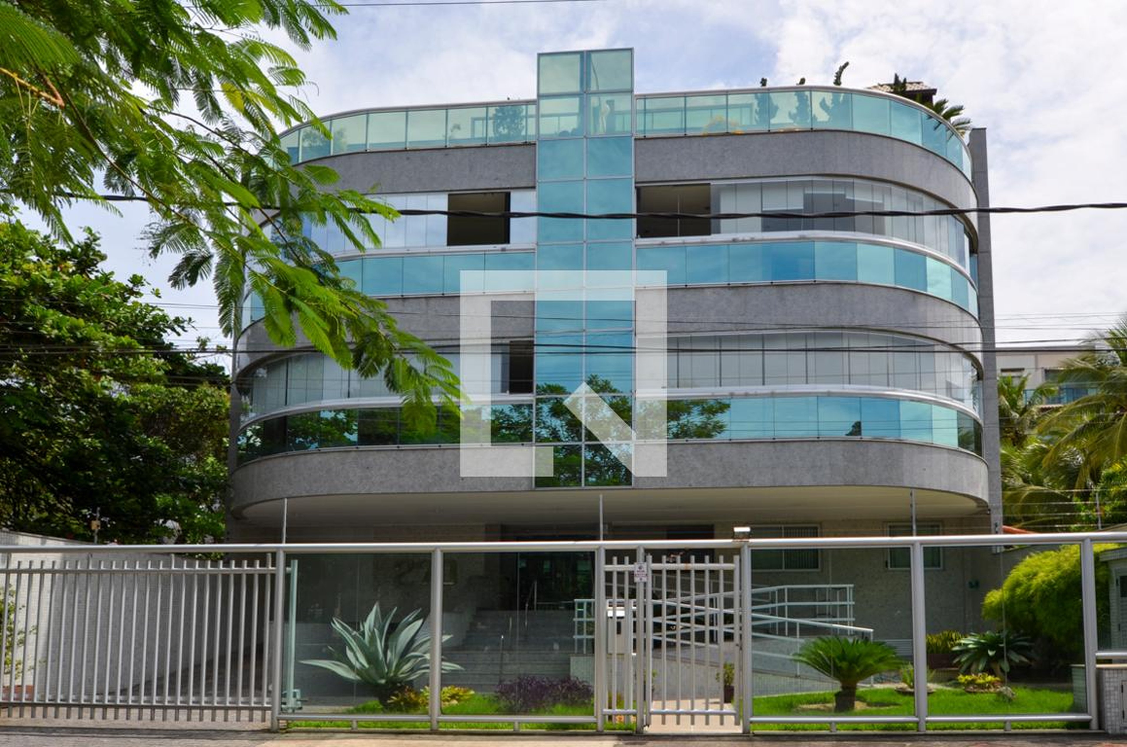 Fachada Condomínio em Rua Rogério Karp, 270