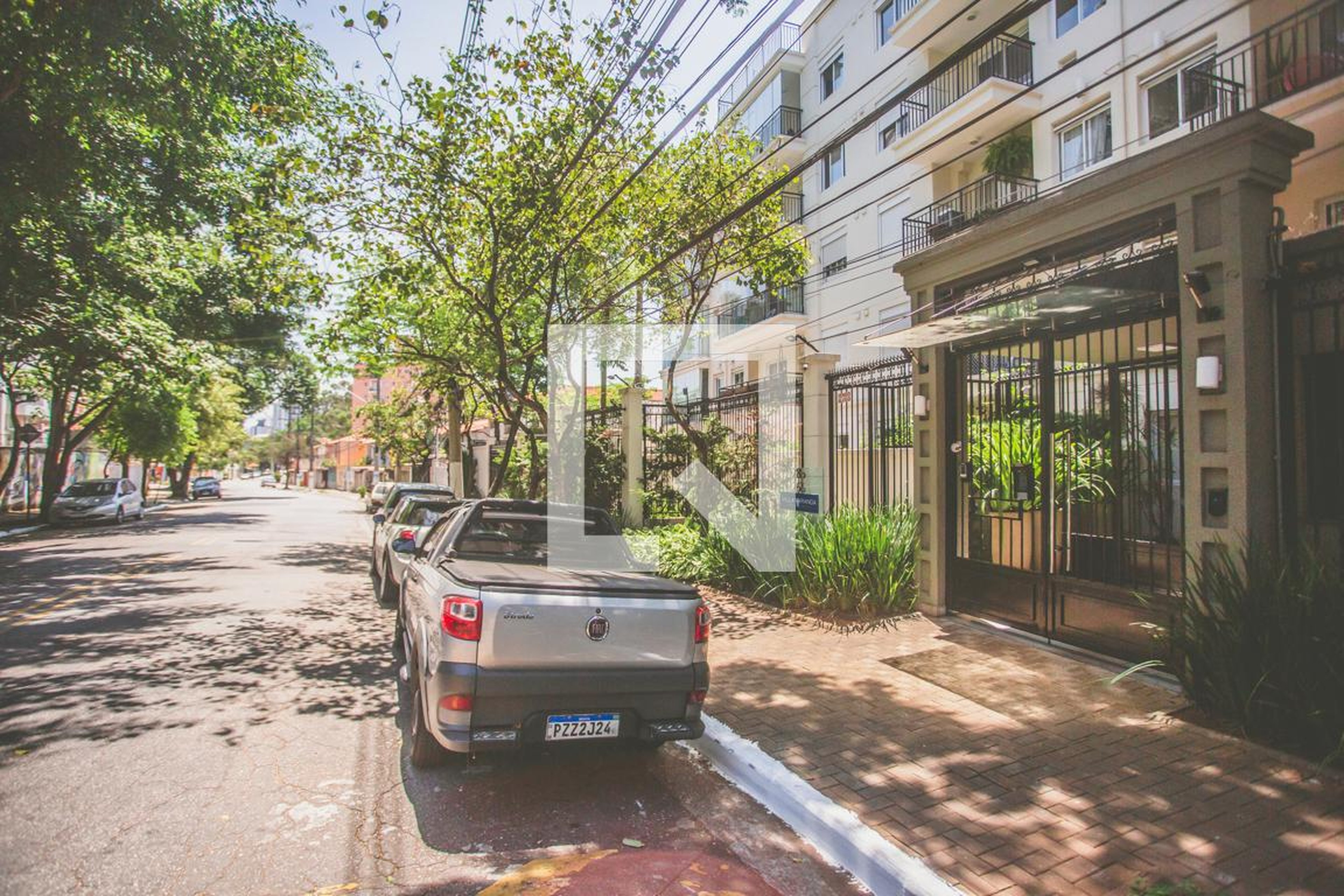 Fachada Condomínio em Rua Professor Sousa Barros, 100