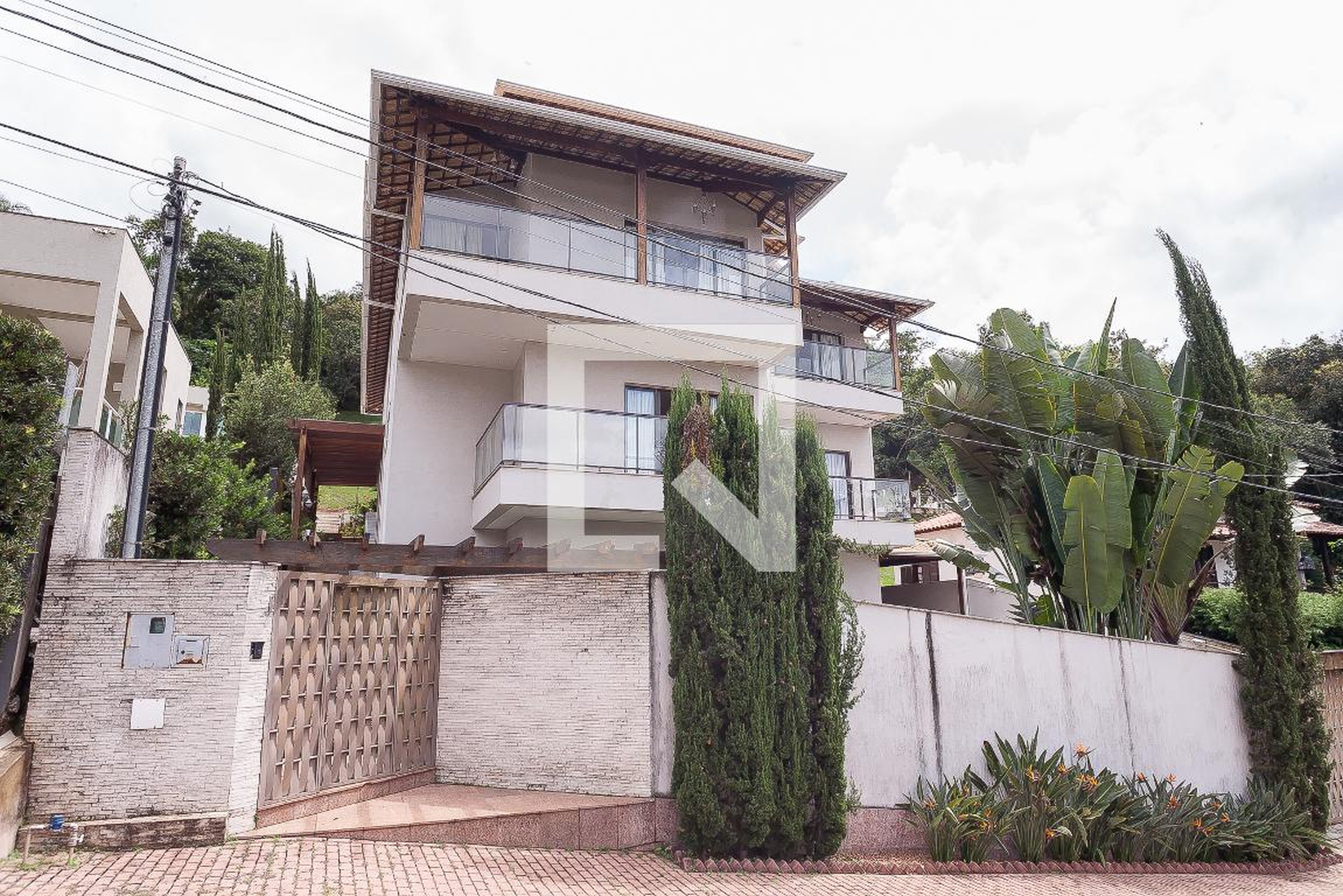 Fachada Condomínio em Rua Topázio, 123