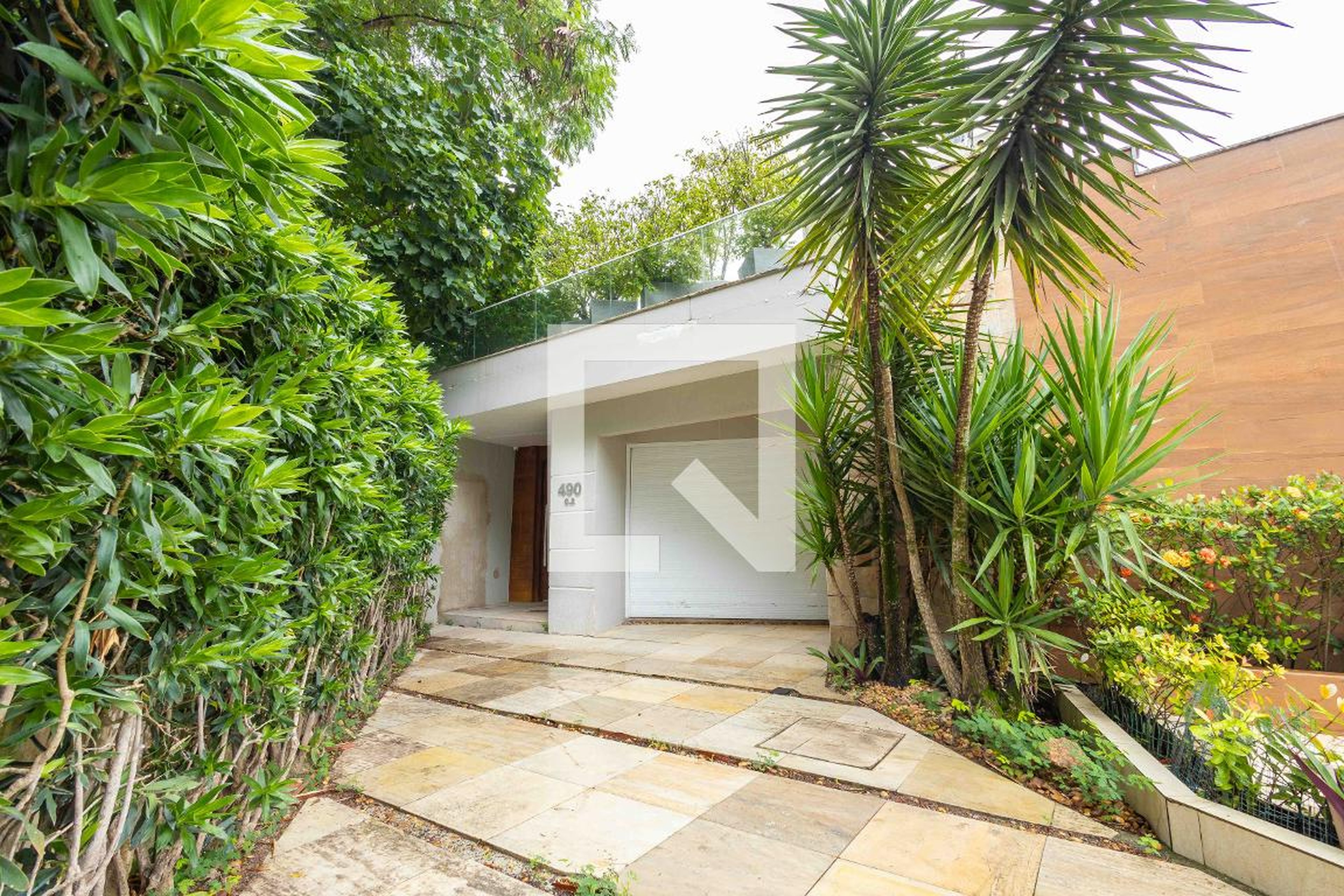 Fachada Condomínio em Rua Orlando Madeira de Lei, 490