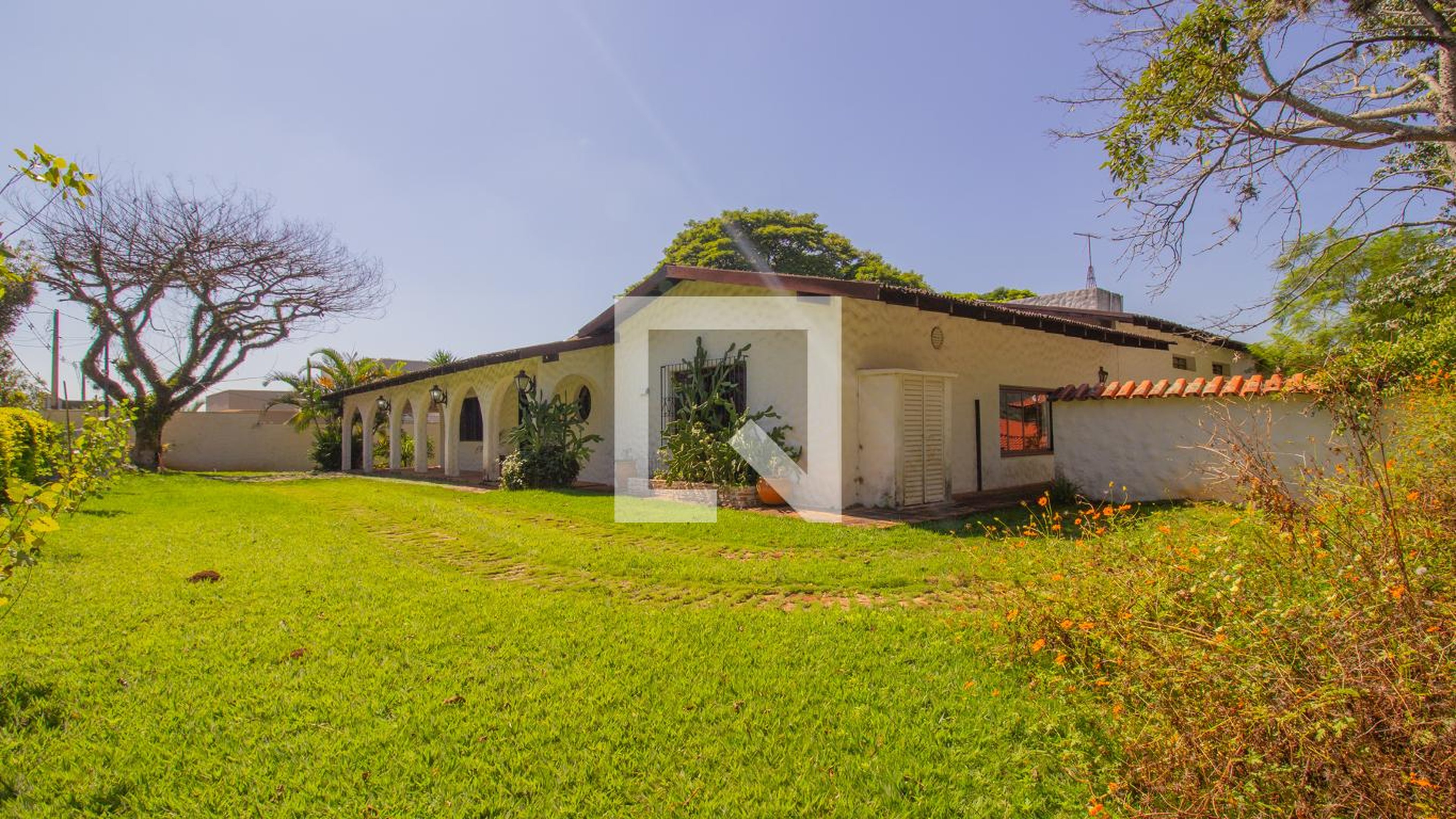 Fachada Condomínio em Rua do Jequitibá, 225