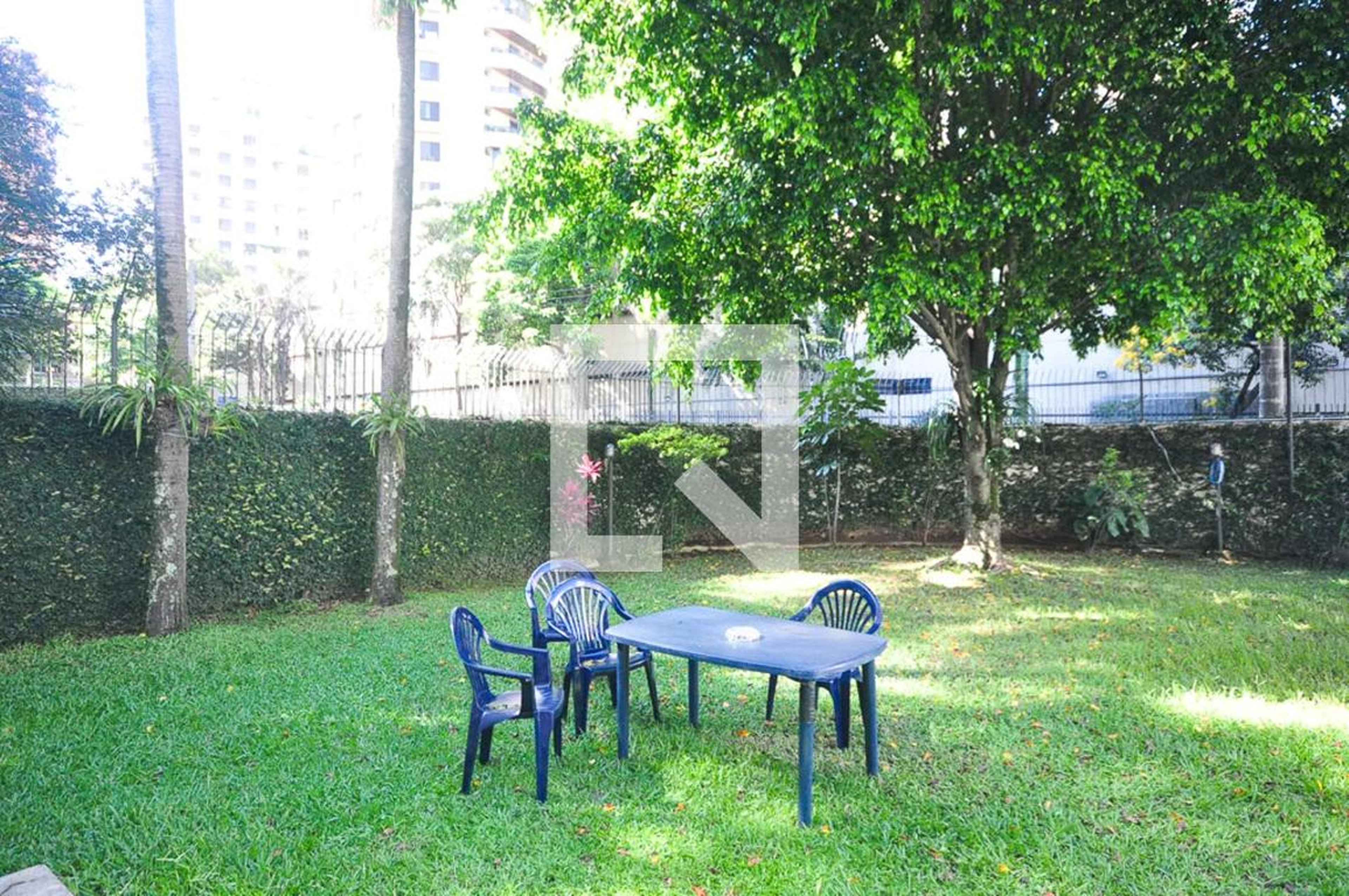 Área Externa - Barão Alfenas