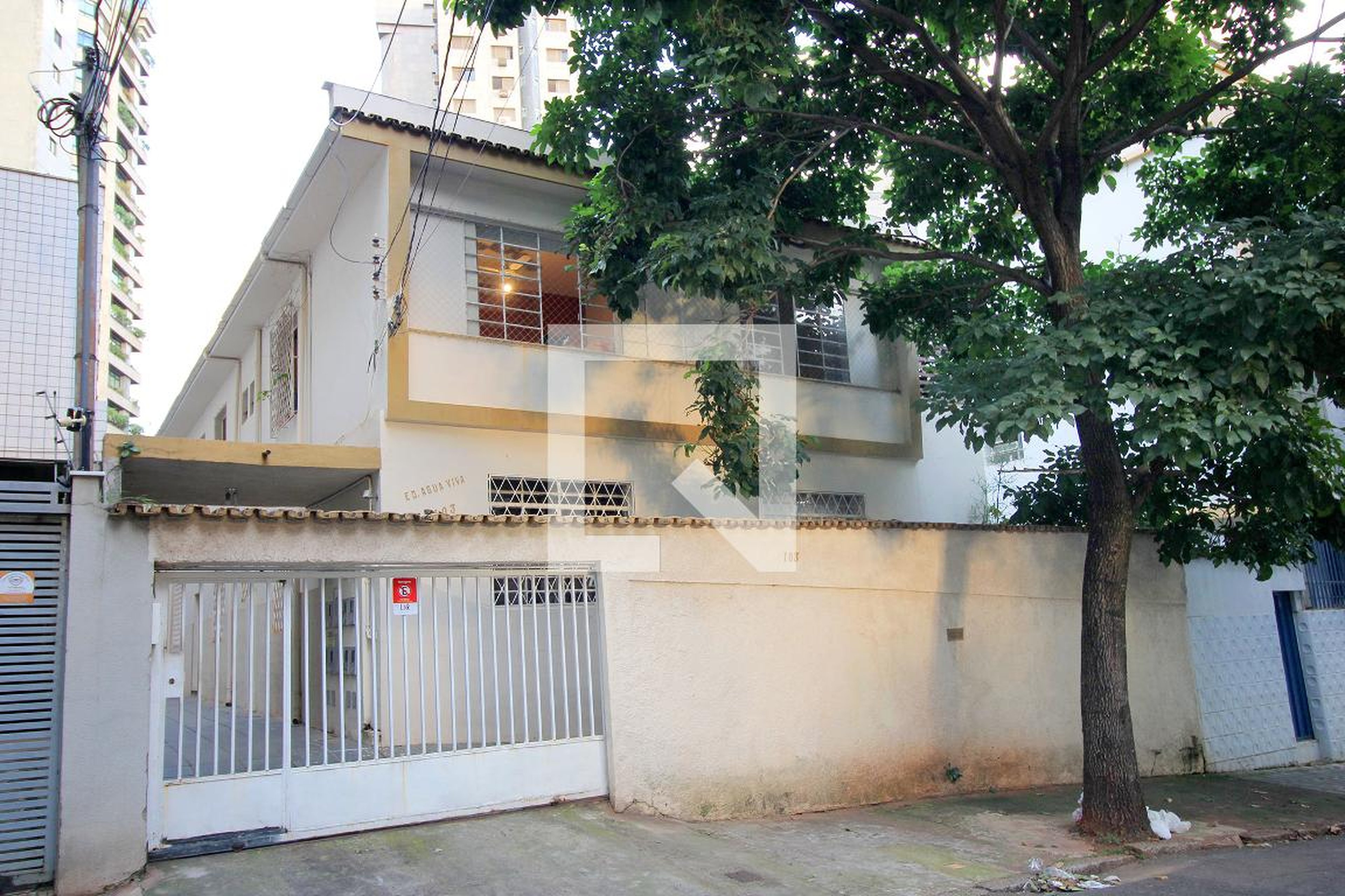 Fachada Condomínio em Rua Santa Helena, 103