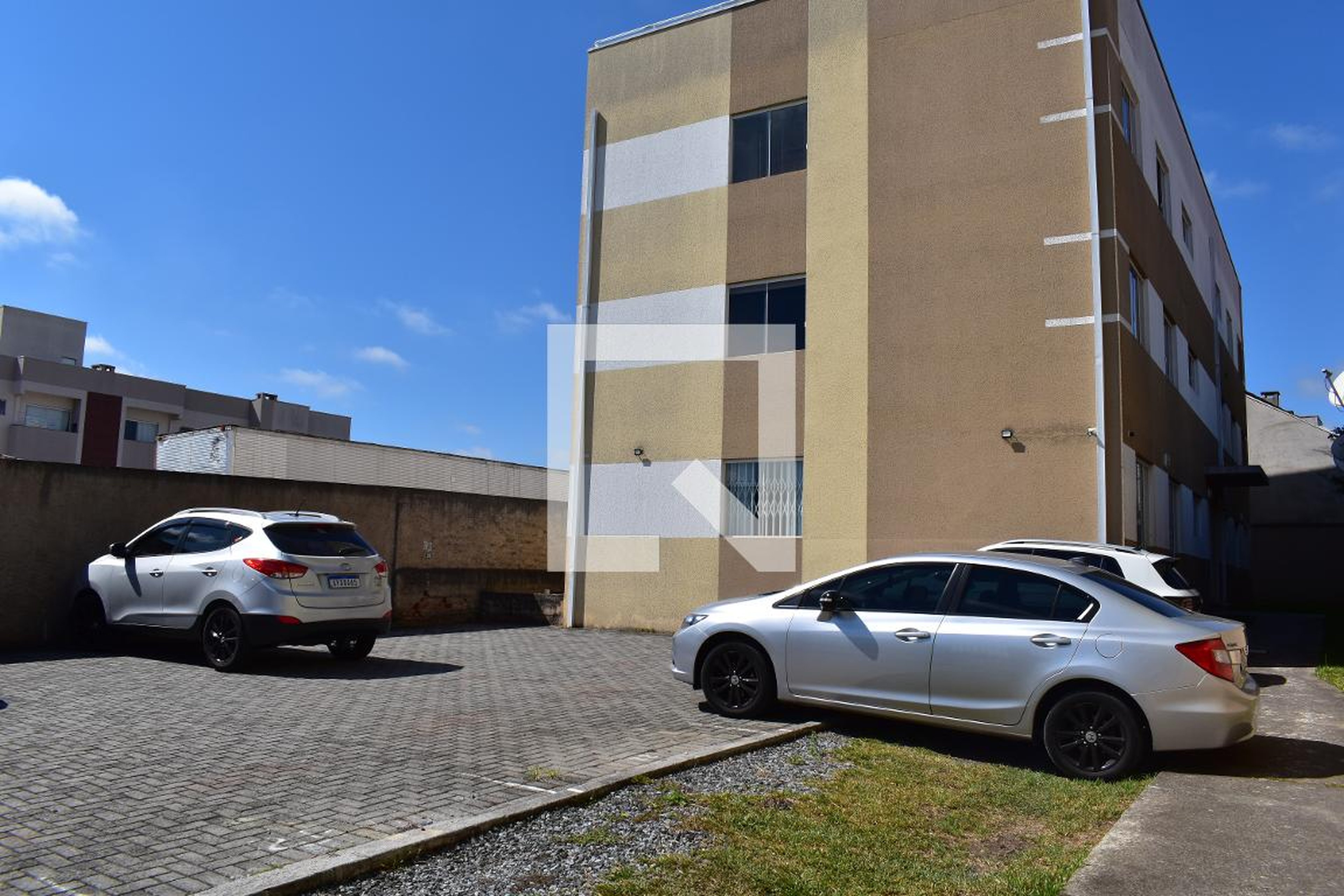 Fachada do prédio Condomínio em Rua Amador Bueno, 88