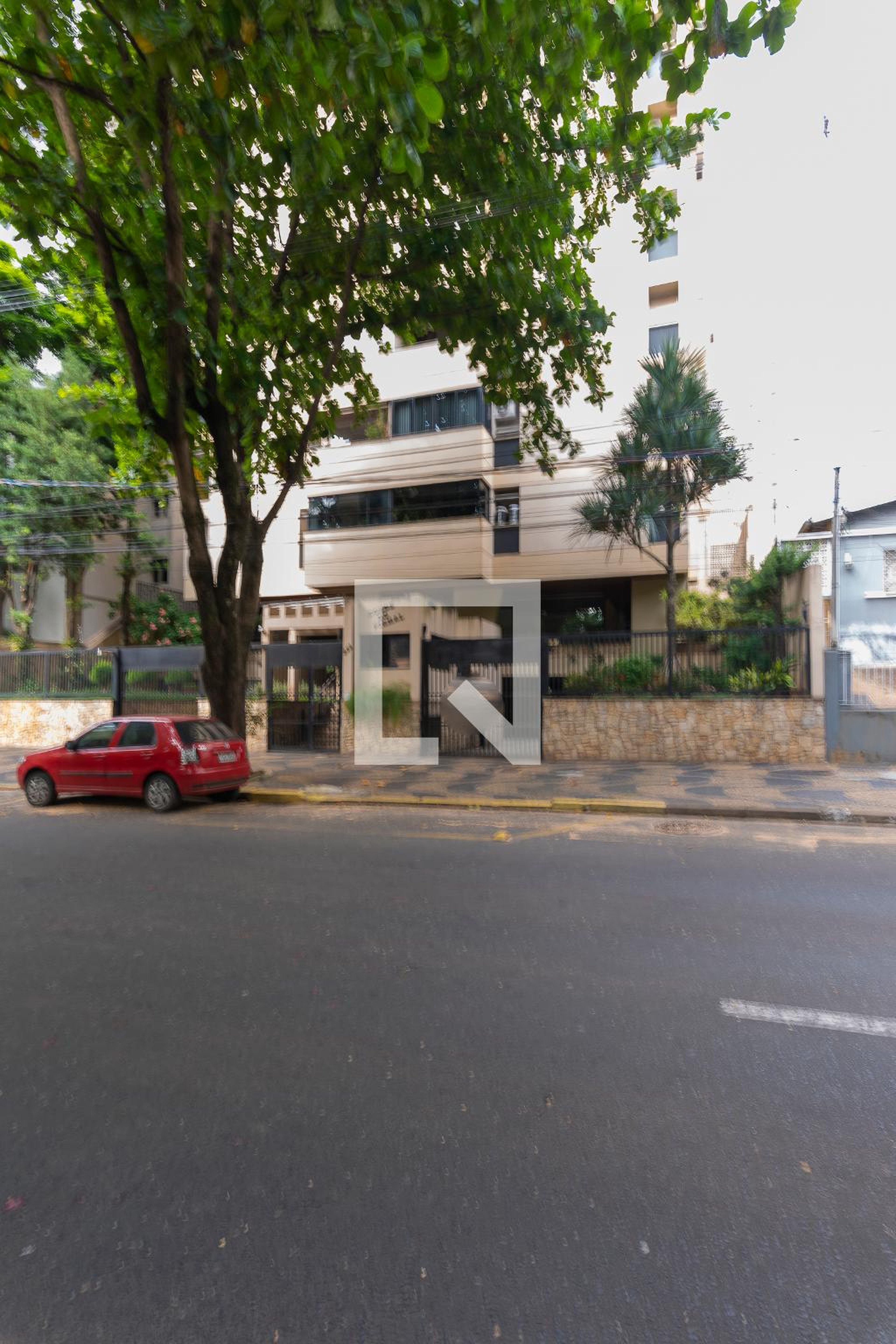 Fachada do Condomínio Condomínio em Avenida Princesa D'Oeste, 858