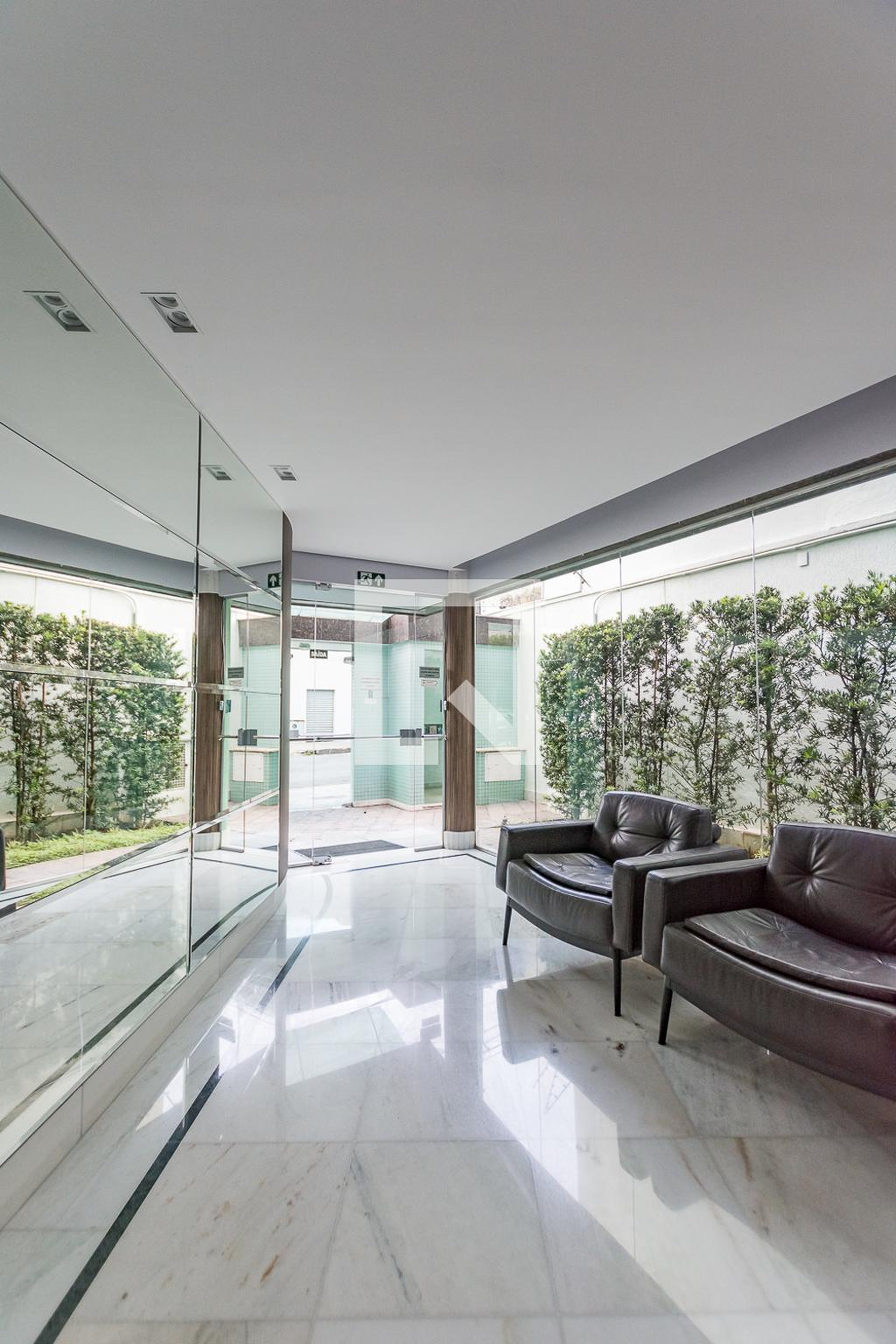 Hall de entrada Condomínio em Rua Turfa, 572