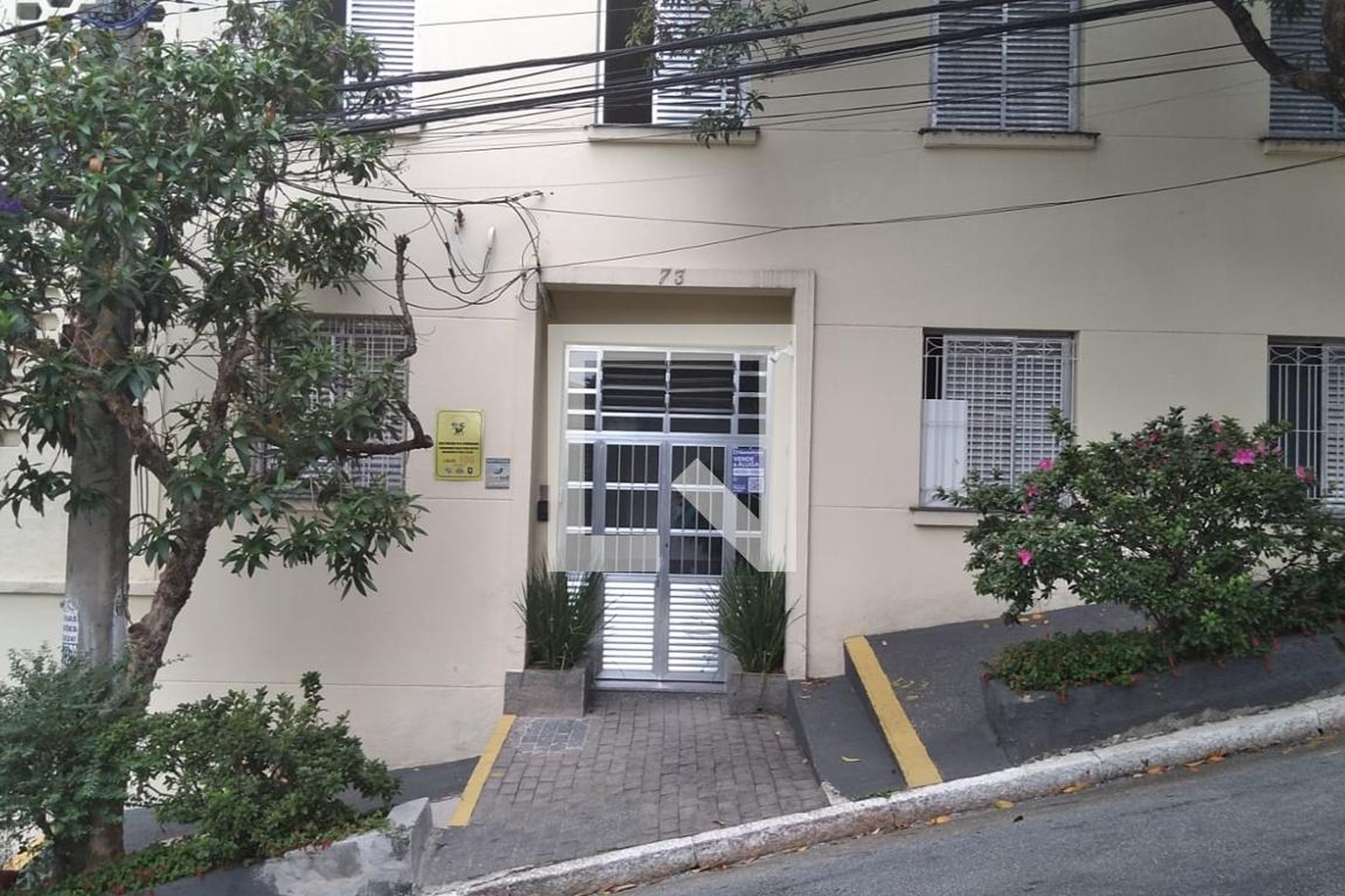 Fachada Condomínio em Rua Frei Vicente do Salvador, 73