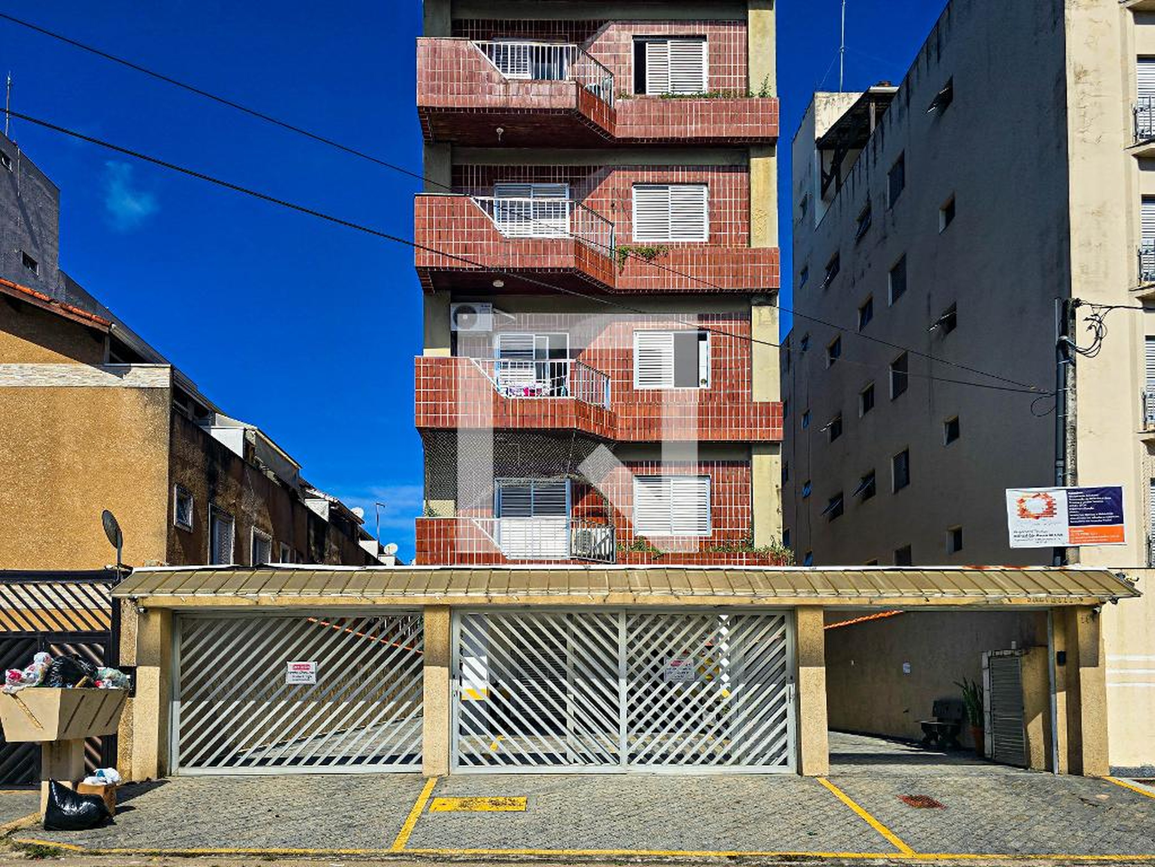 Fachada do Prédio Condomínio em Rua Hermenegildo Azevedo, 194