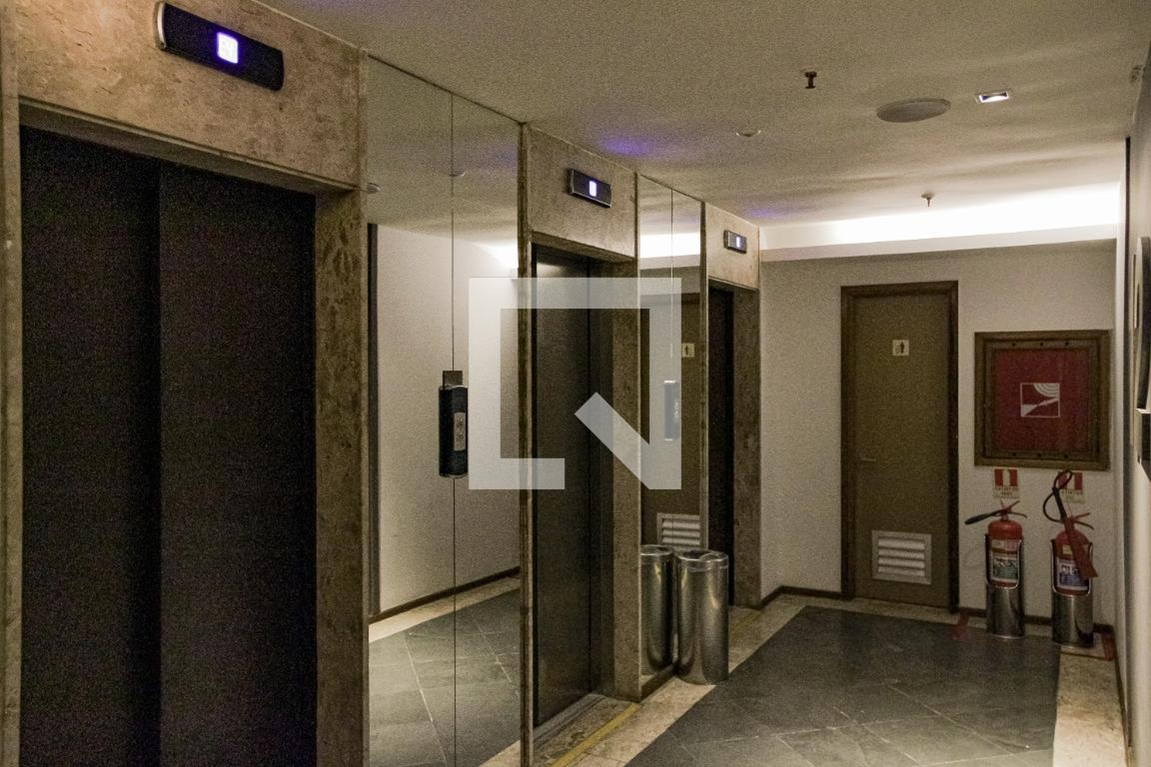 Elevador - Real Residence Hotel