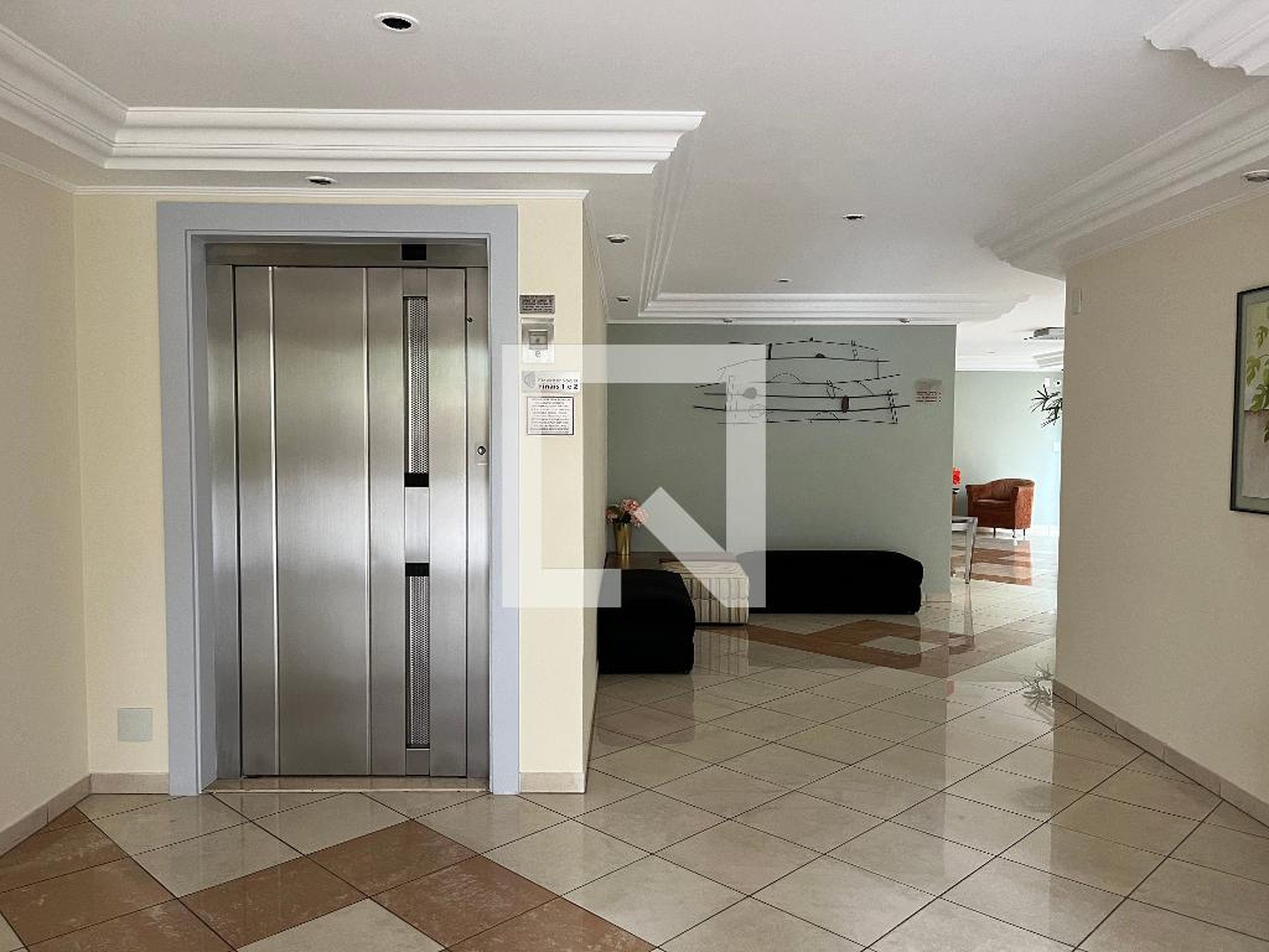 Elevador - Day Flores