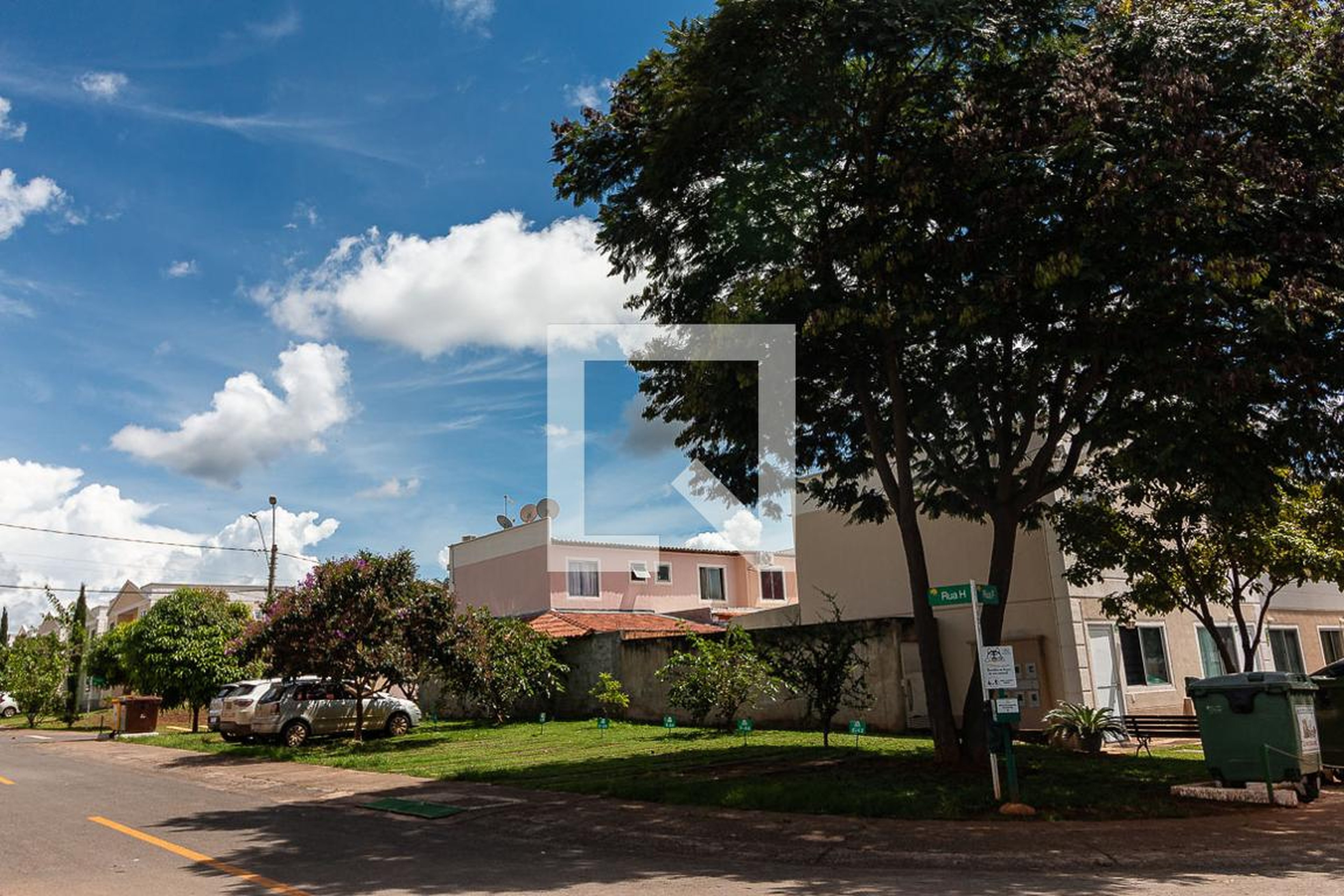 Fachada Condomínio em Quadra Qc 6, 0