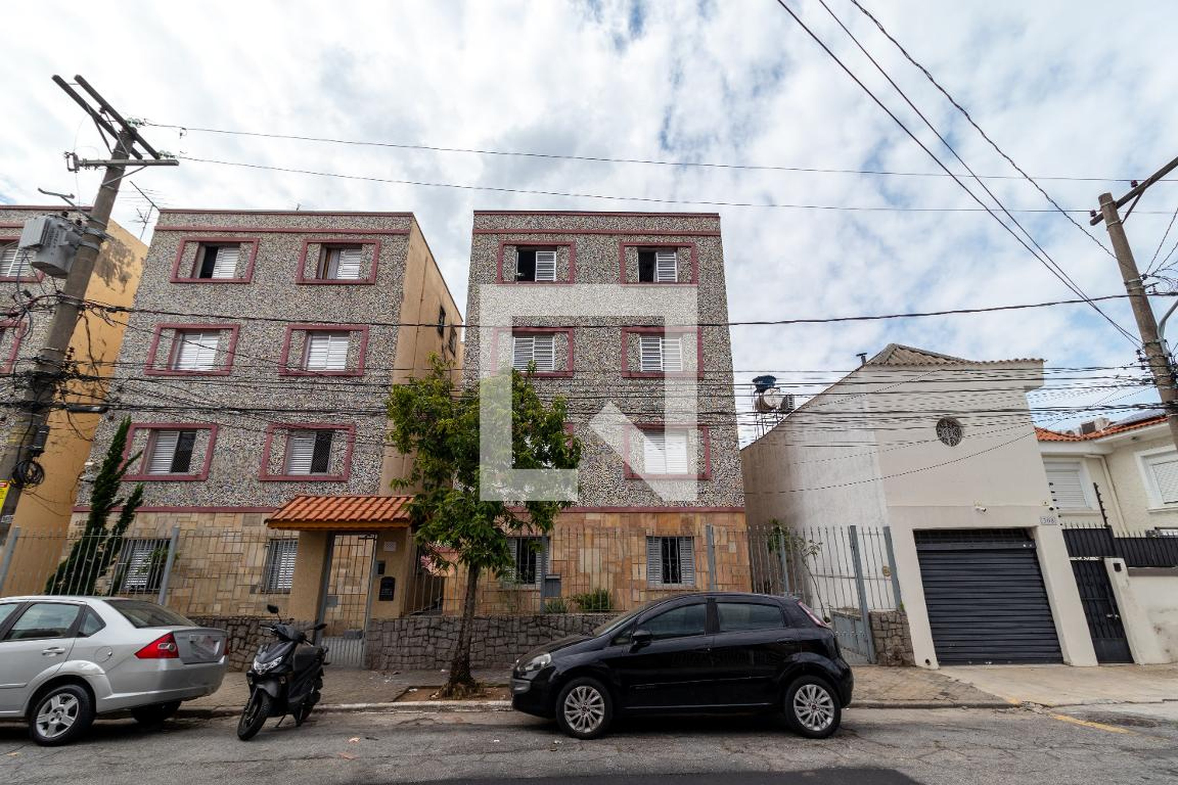 Fachada do Prédio Condomínio em Rua Guajurus, 320