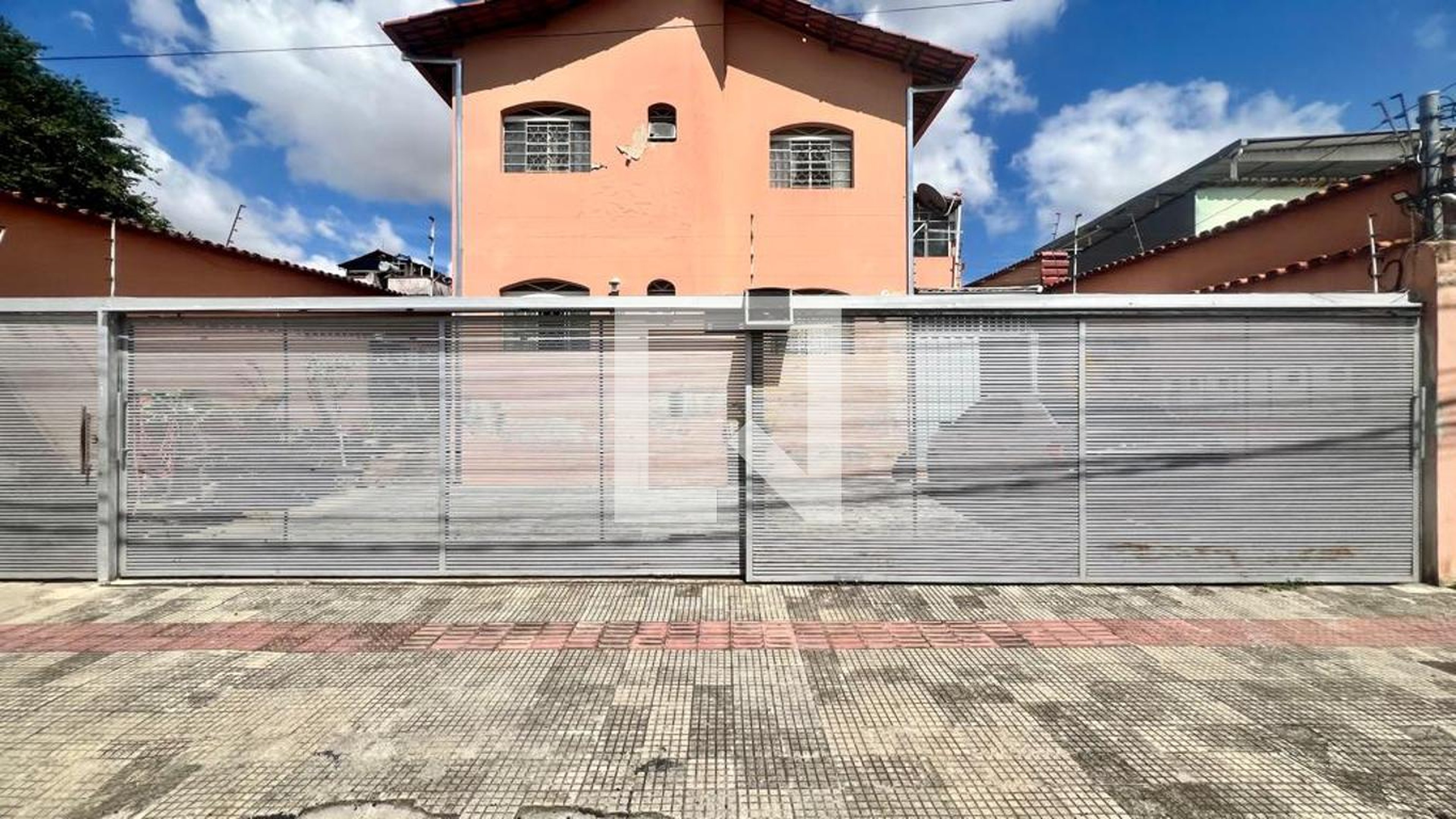 Fachada Condomínio em Rua Casablanca, 553