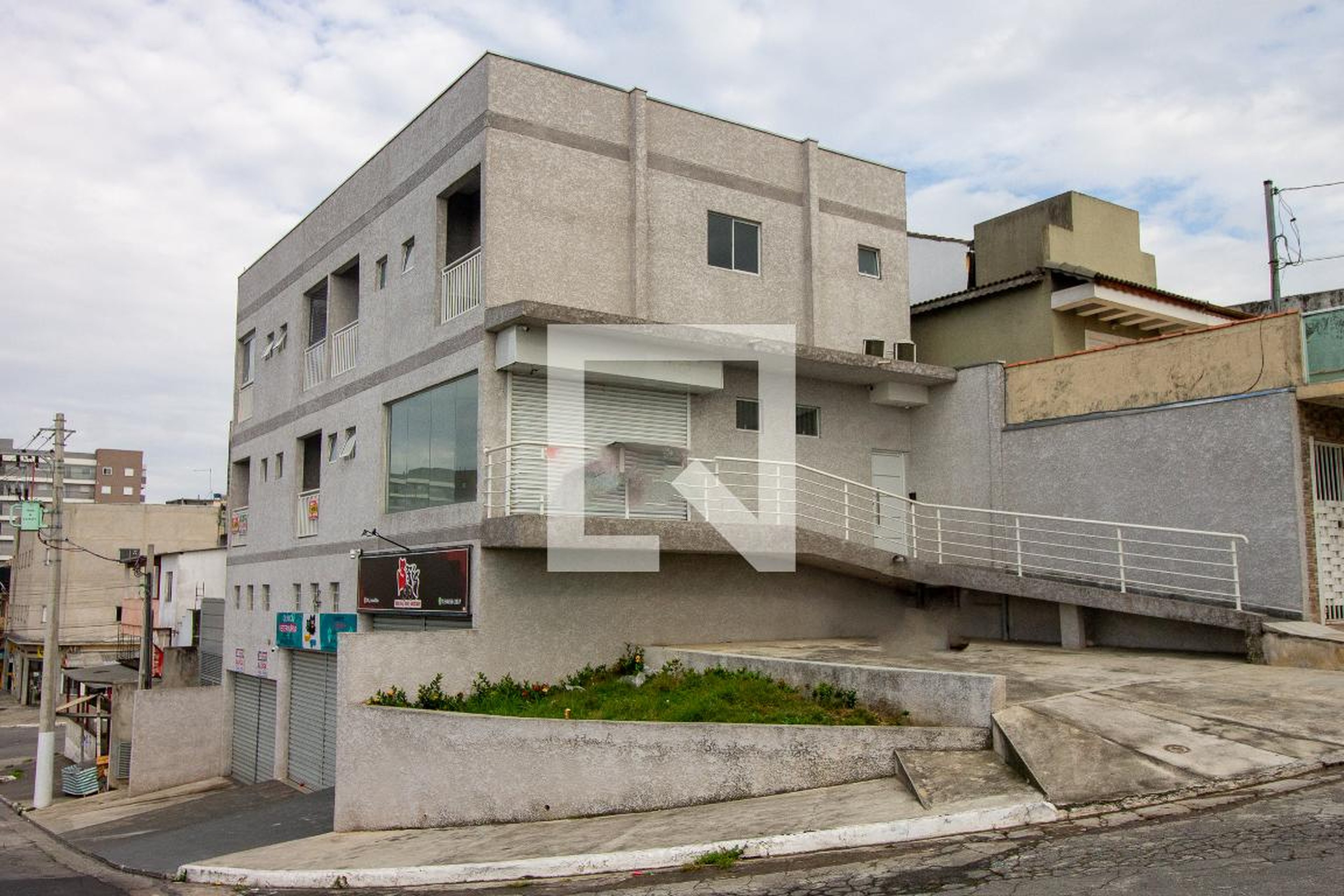 Fachada do Prédio Condomínio em Rua Cecília Maria Valardi Saraceni, 125