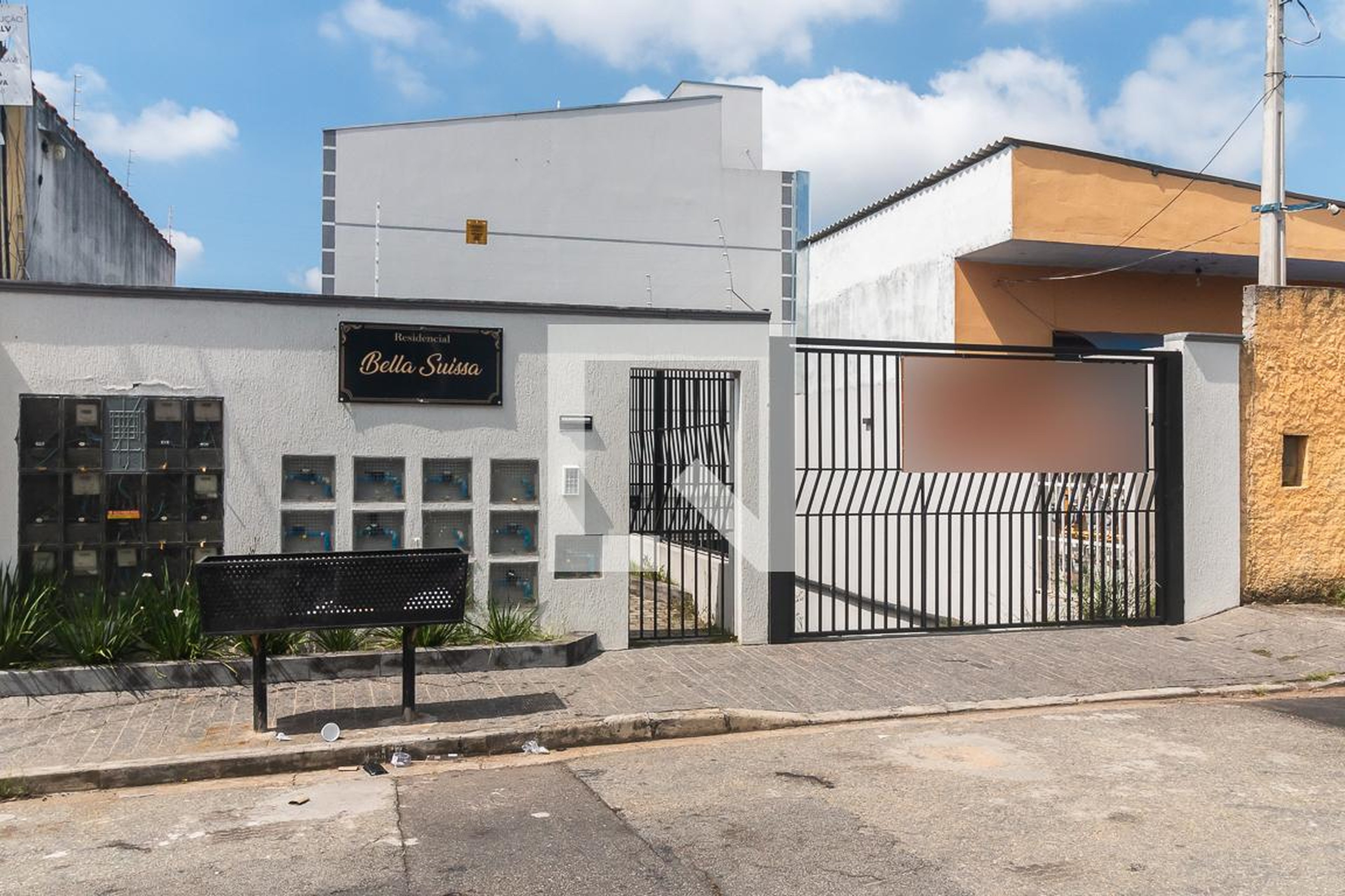 Fachada Condomínio em Rua Alfonsus de Guimarães, 301