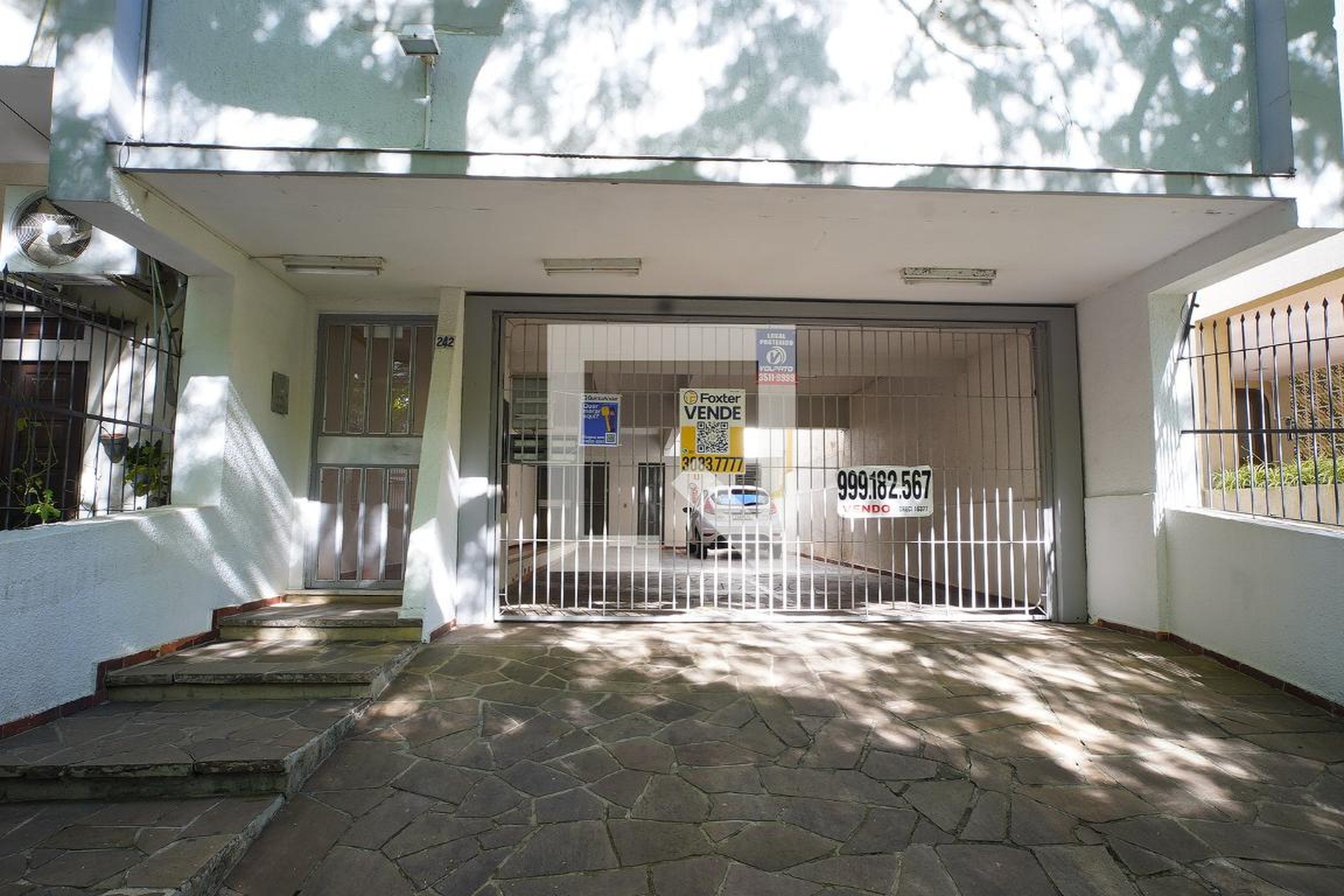 Fachada do Prédio Condomínio em Avenida Itaqui, 242