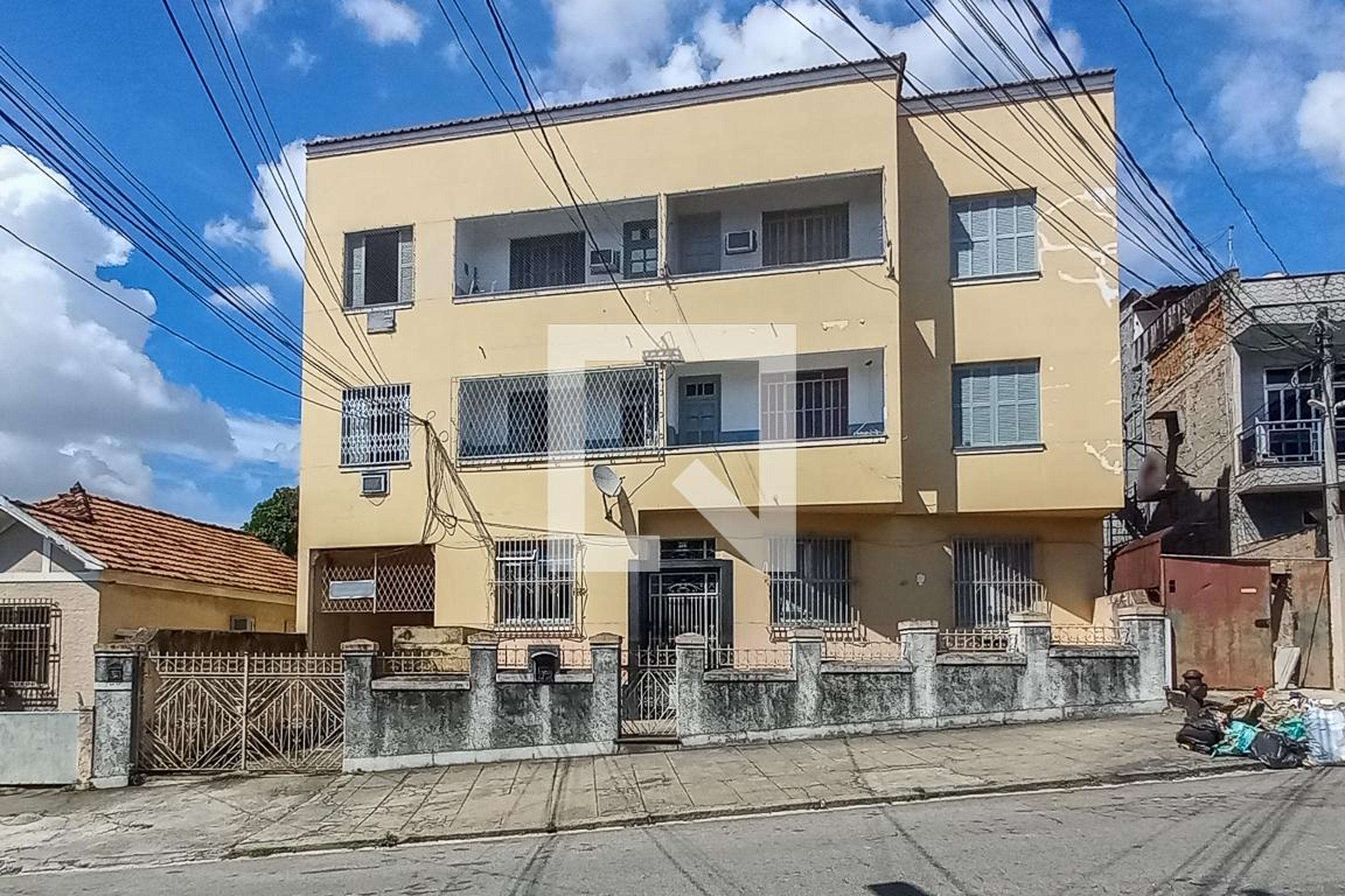 Fachada do Prédio Condomínio em Rua Surui, 275