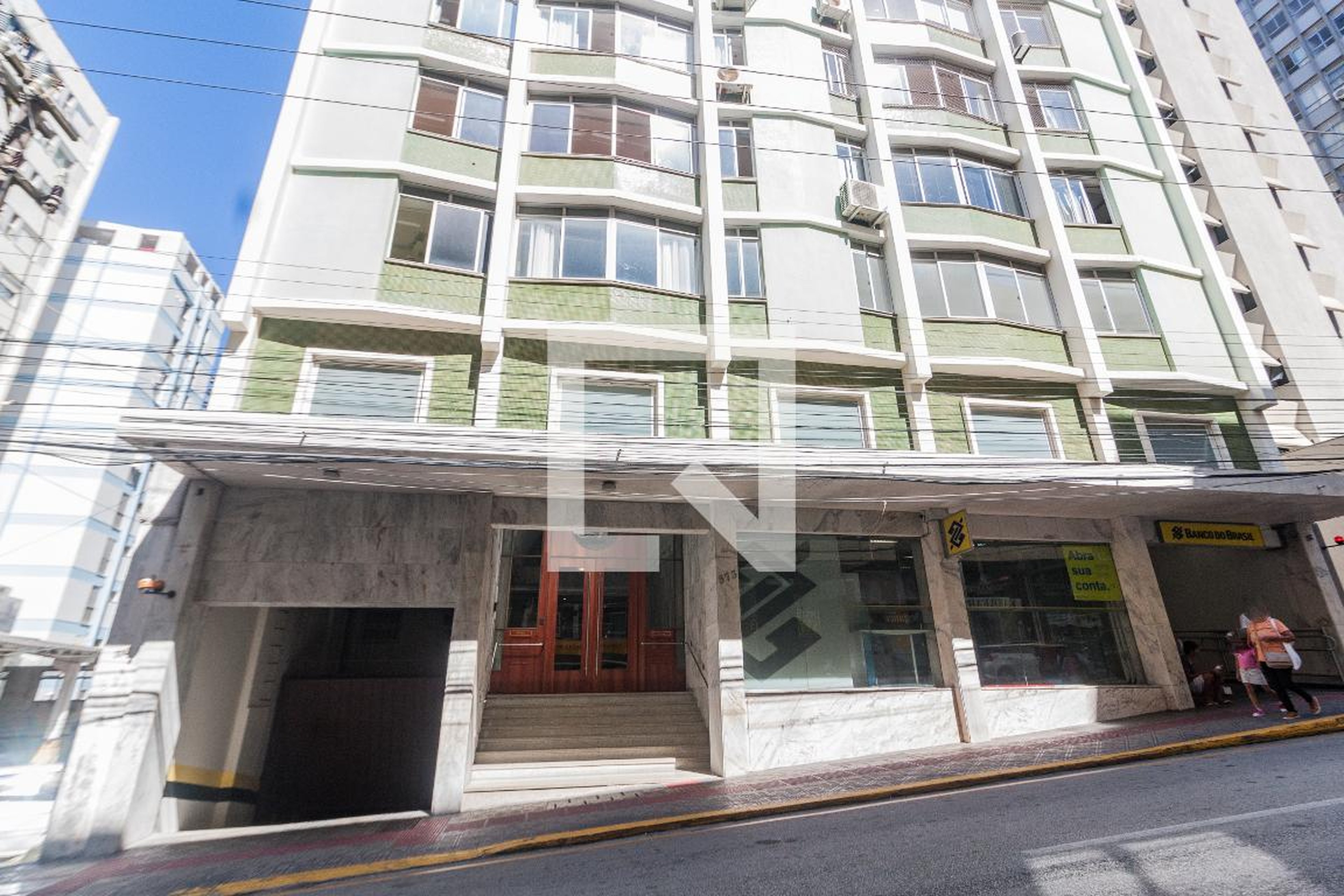 Fachada Condomínio em Rua Felipe Schmidt, 573