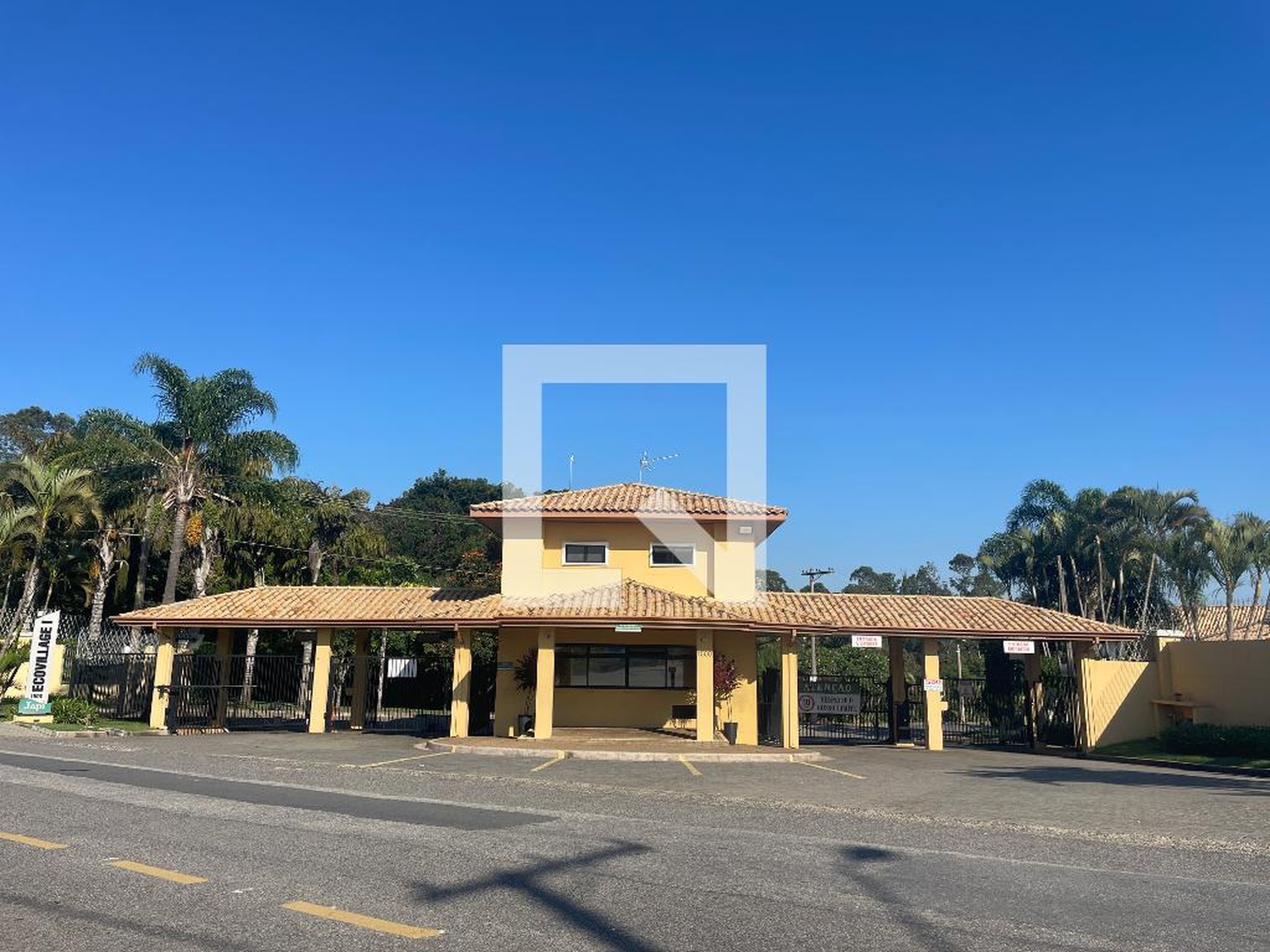 Fachada do Condomínio Condomínio Japi Ecovillage I