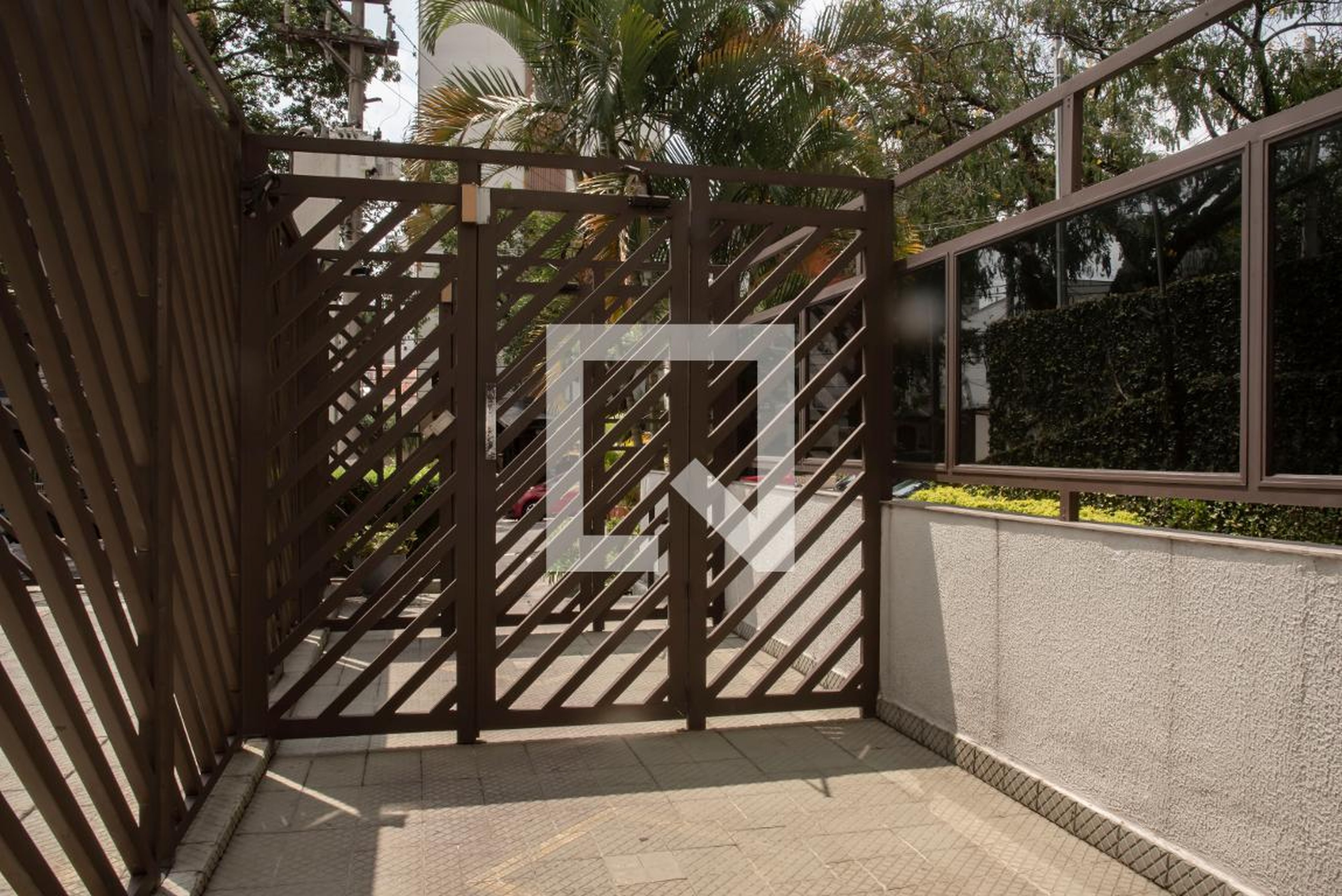 Entrada - Waldorf Flat Residence