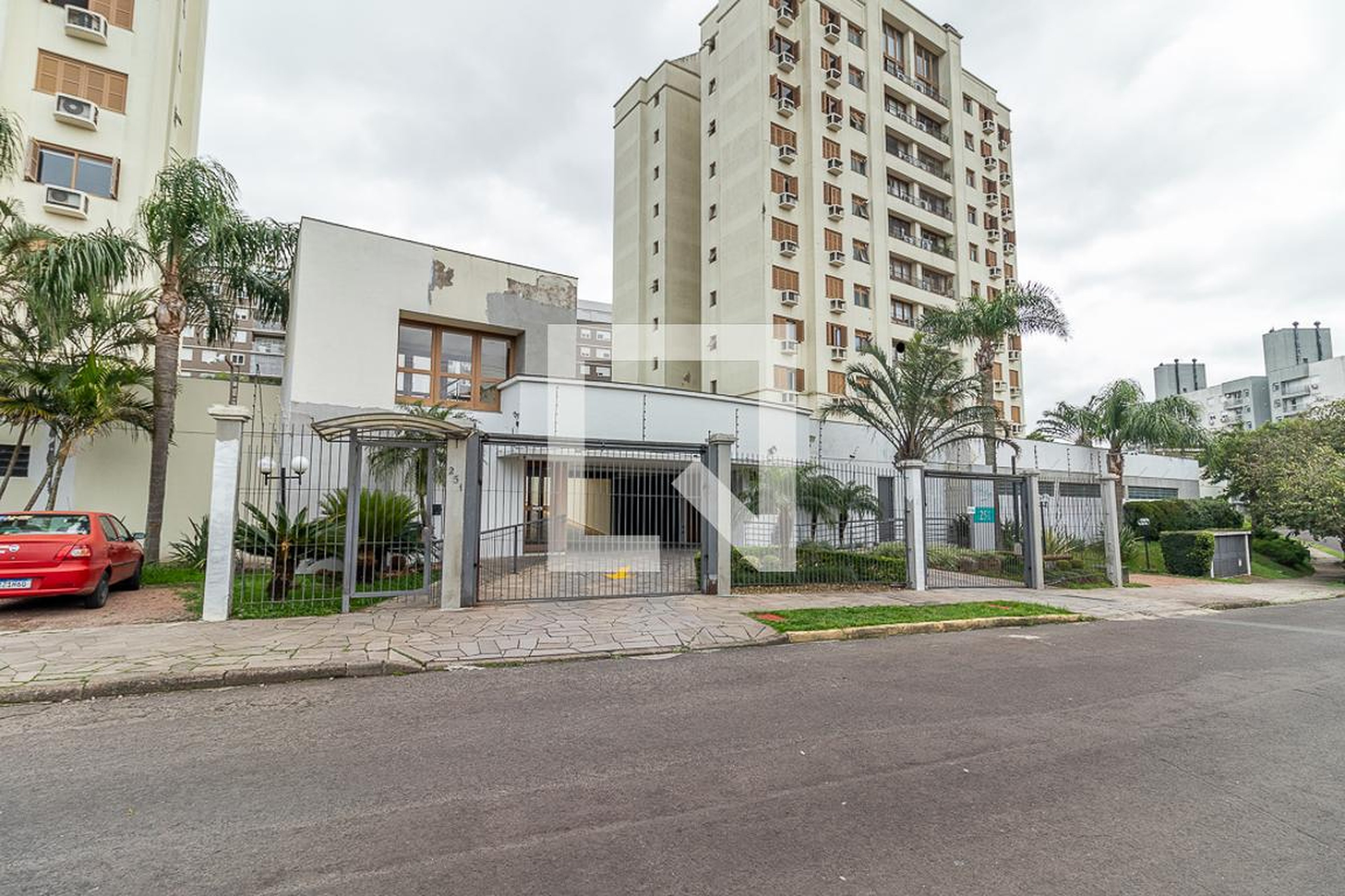 Fachada Condomínio em Rua Doutor Carlos Renato R Fonseca, 251