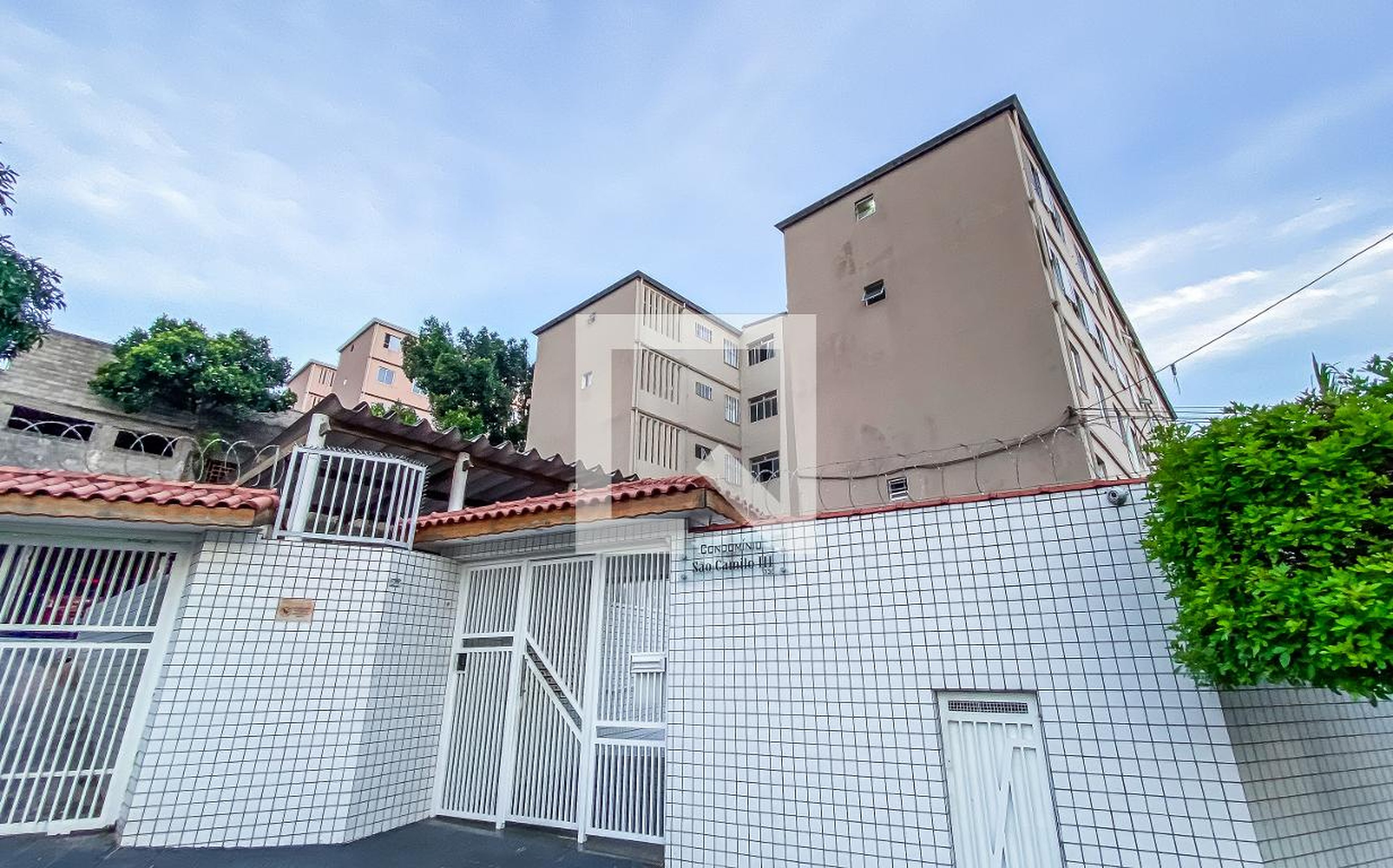 Fachada Condomínio em Rua Padre Gabriel de Campos, 330