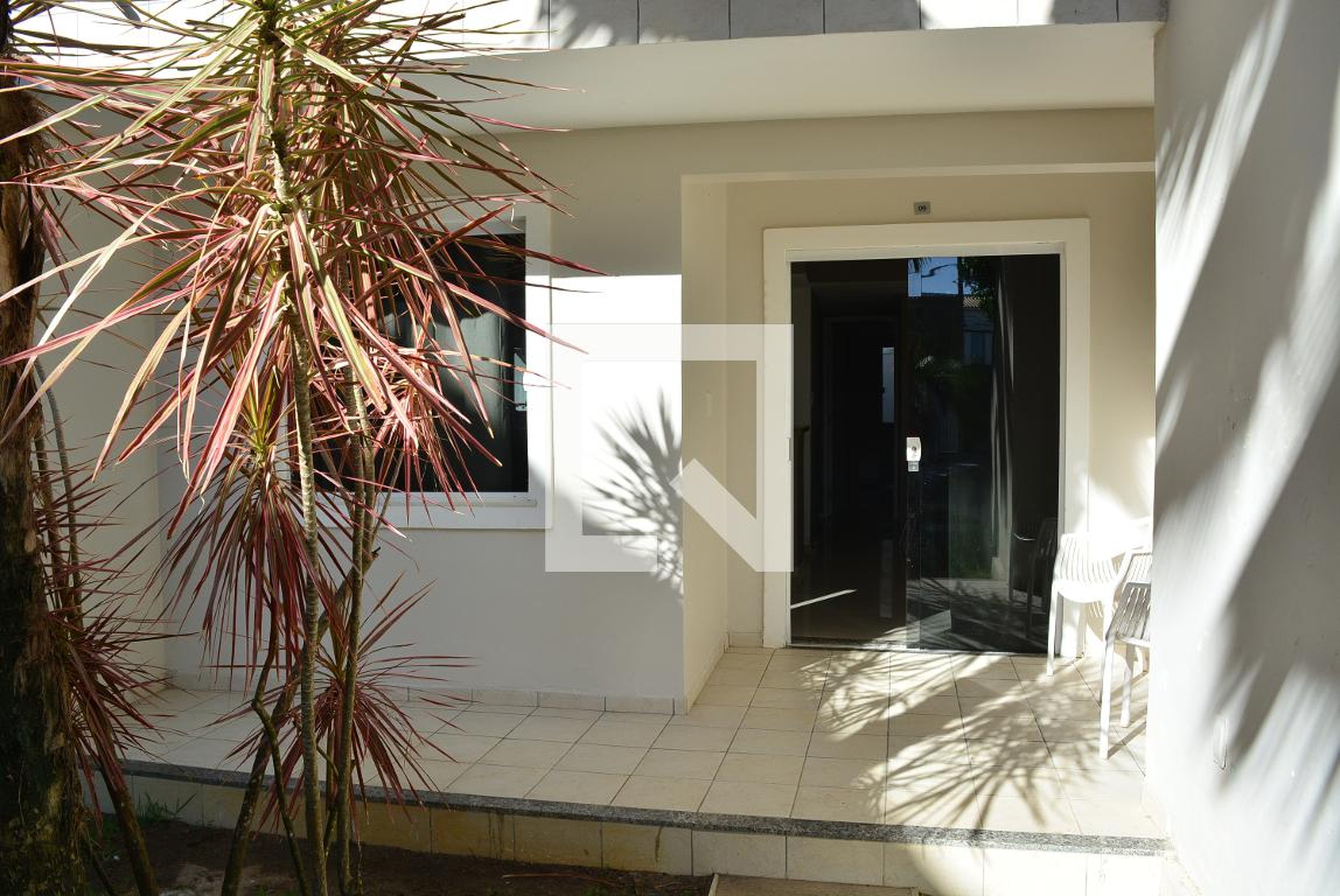 Fachada Condomínio em Rua Maestro Lindembergue Cardoso, 9