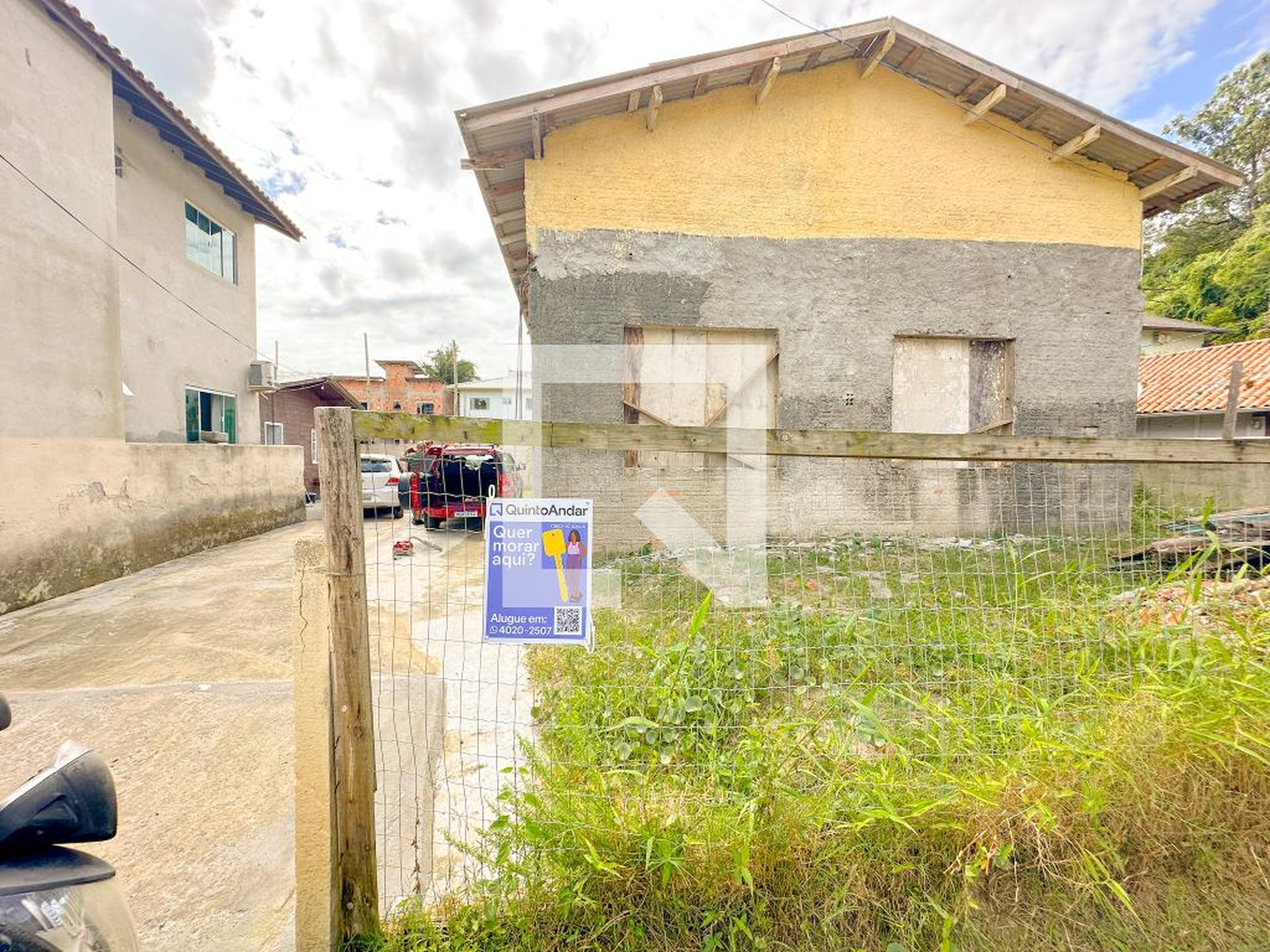 Fachada do Prédio Condomínio em Estrada Jornalista Jaime de Arruda Ramos, 83