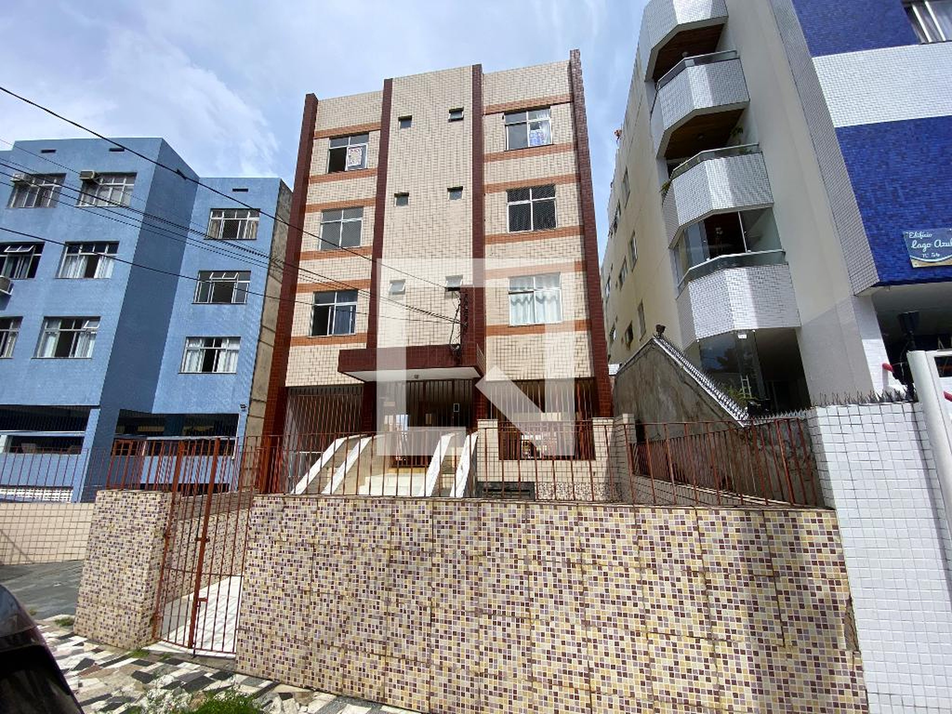 Fachada Condomínio em Rua Professor Severo Pessoa, 43