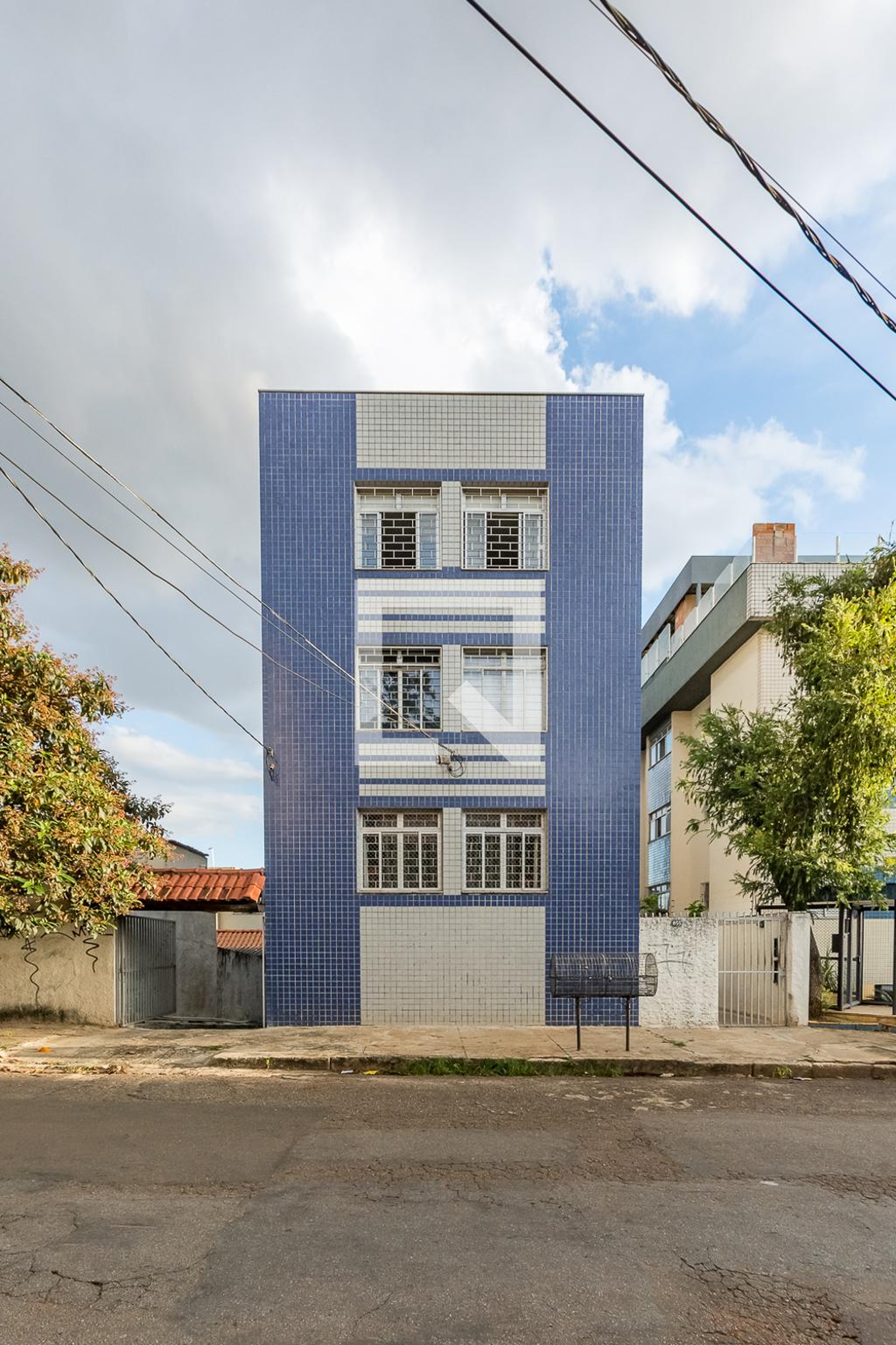 Fachada Condomínio em Rua Cornélio Cerqueira, 855