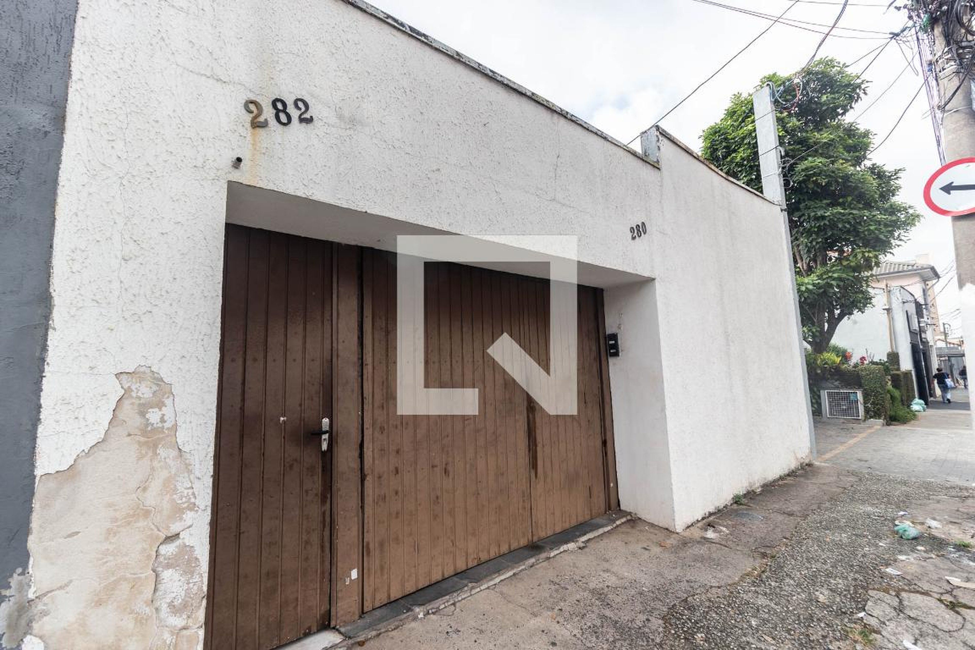 Fachada Condomínio em Rua Carlos Escobar, 282