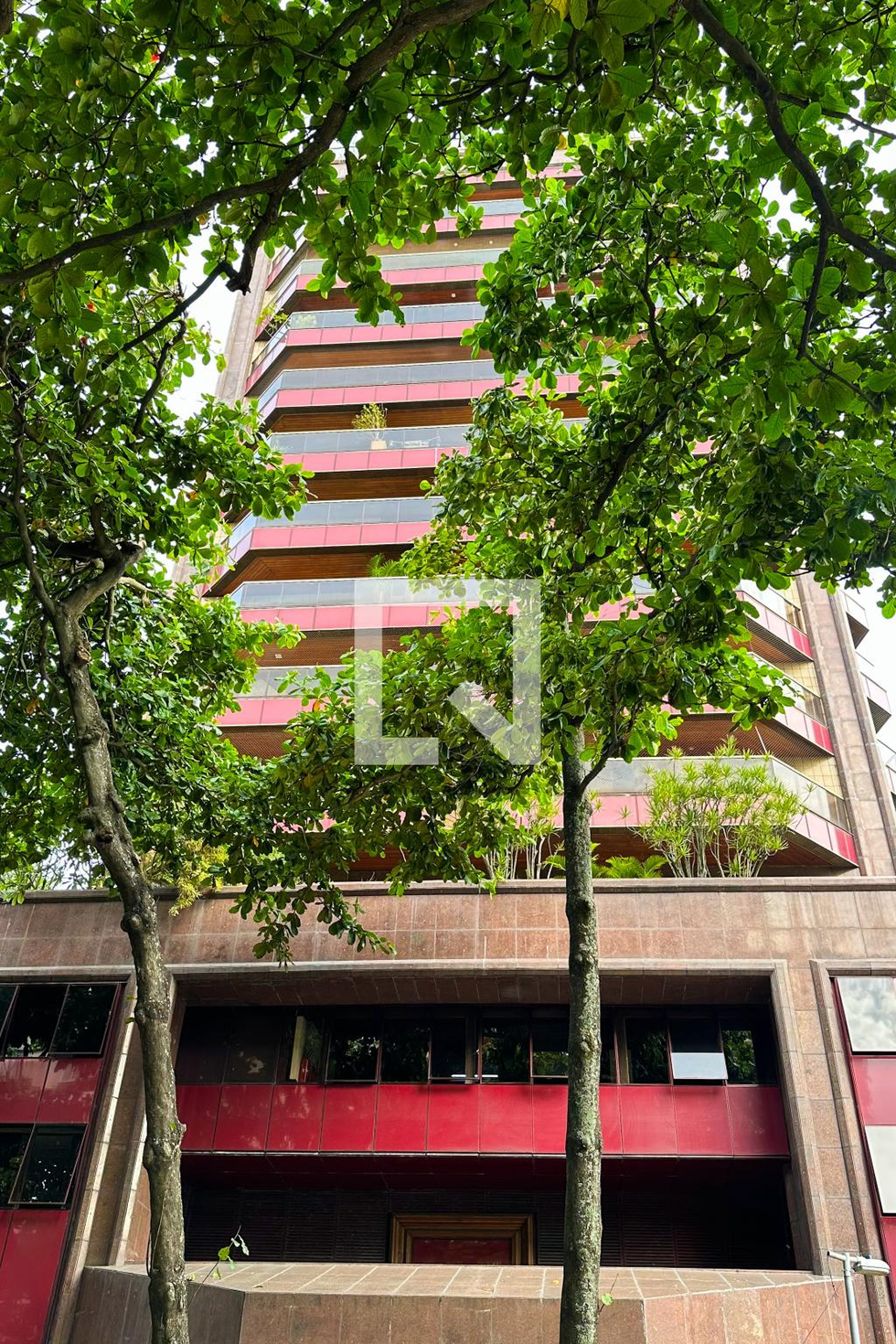 Fachada Condomínio Edifico Amadeus