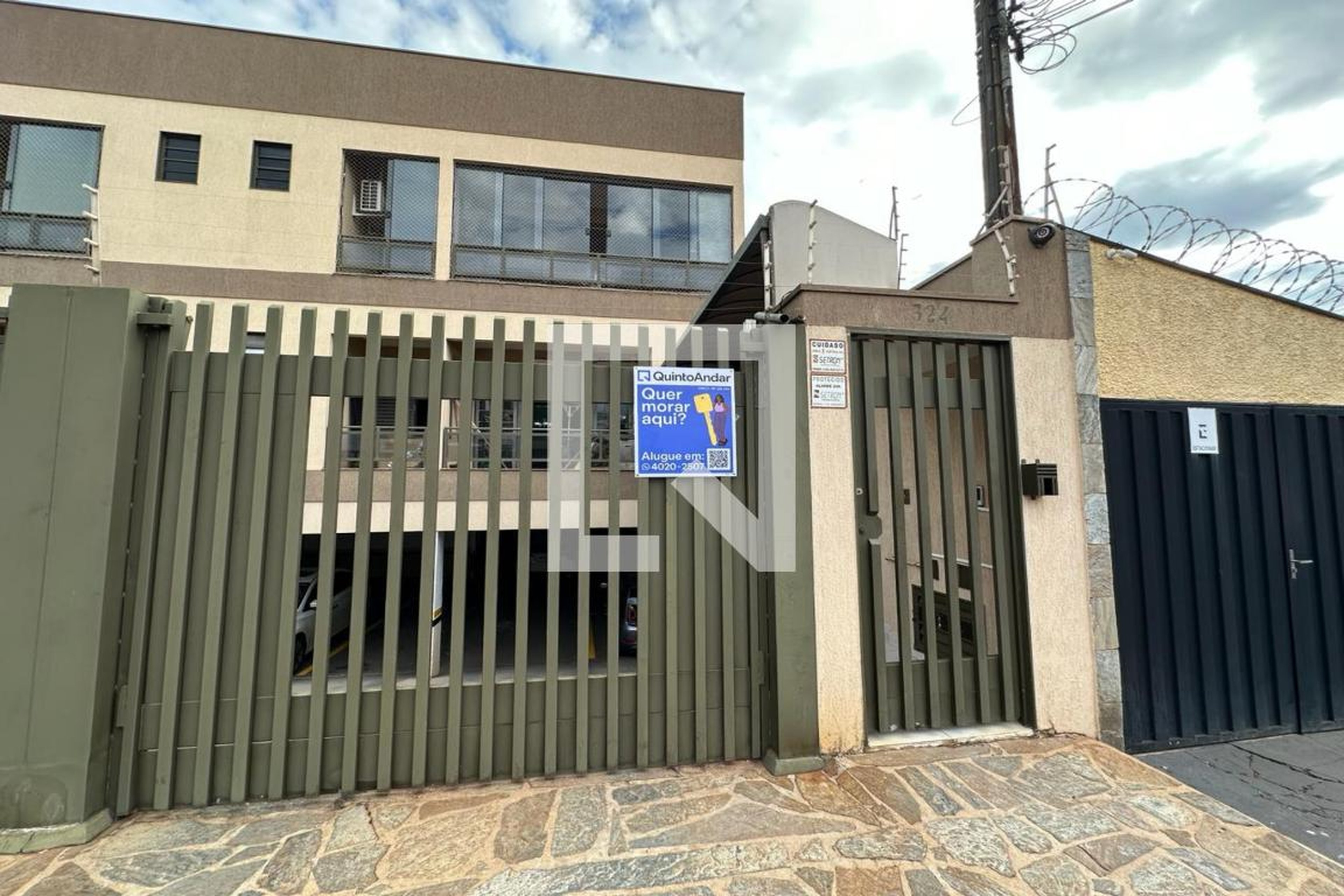 Fachada Condomínio em Rua Orlândia, 324